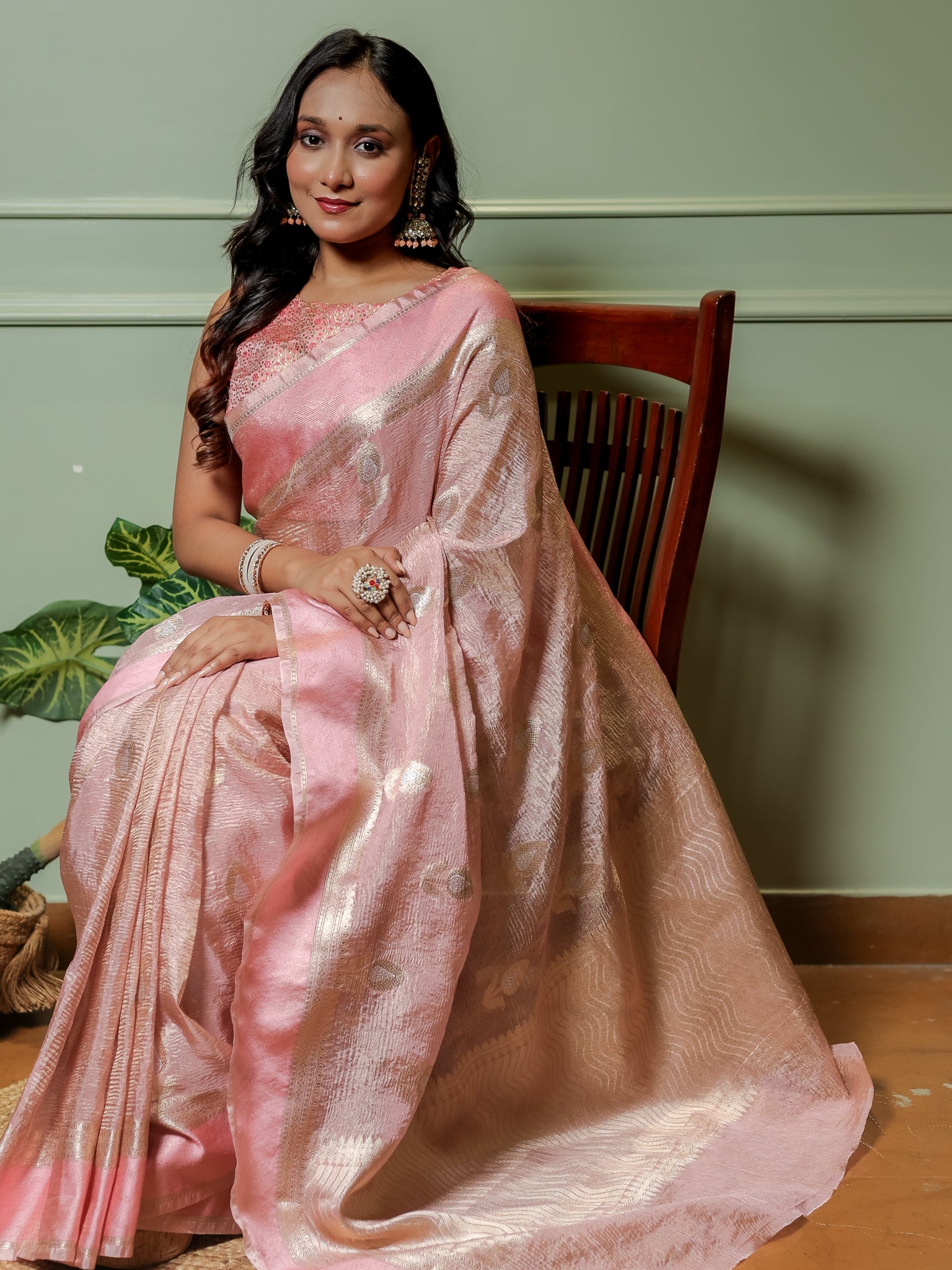Banarasi Katan Crushed Tissue Saree With Border - Pink