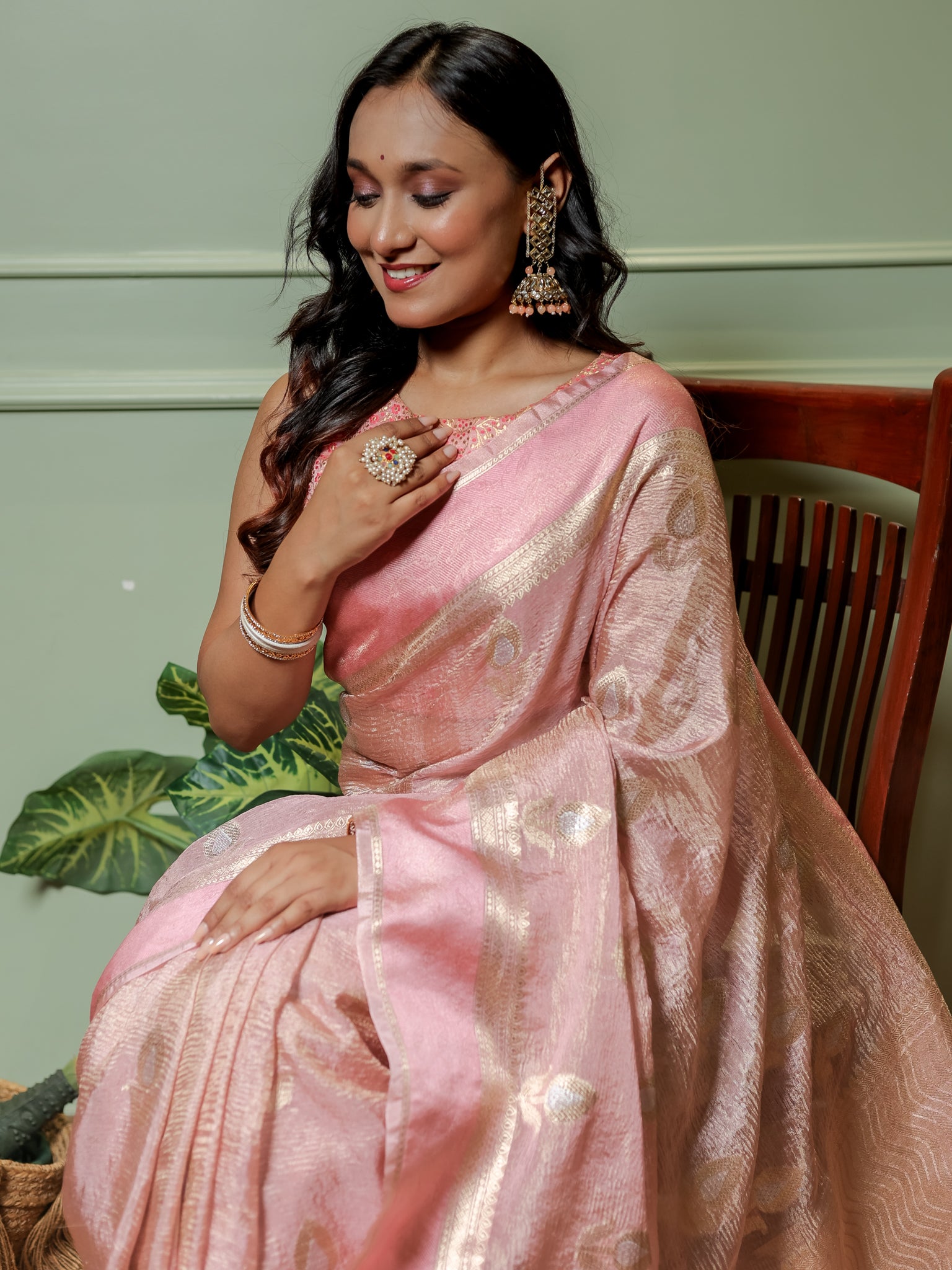 Banarasi Katan Crushed Tissue Saree With Border - Pink