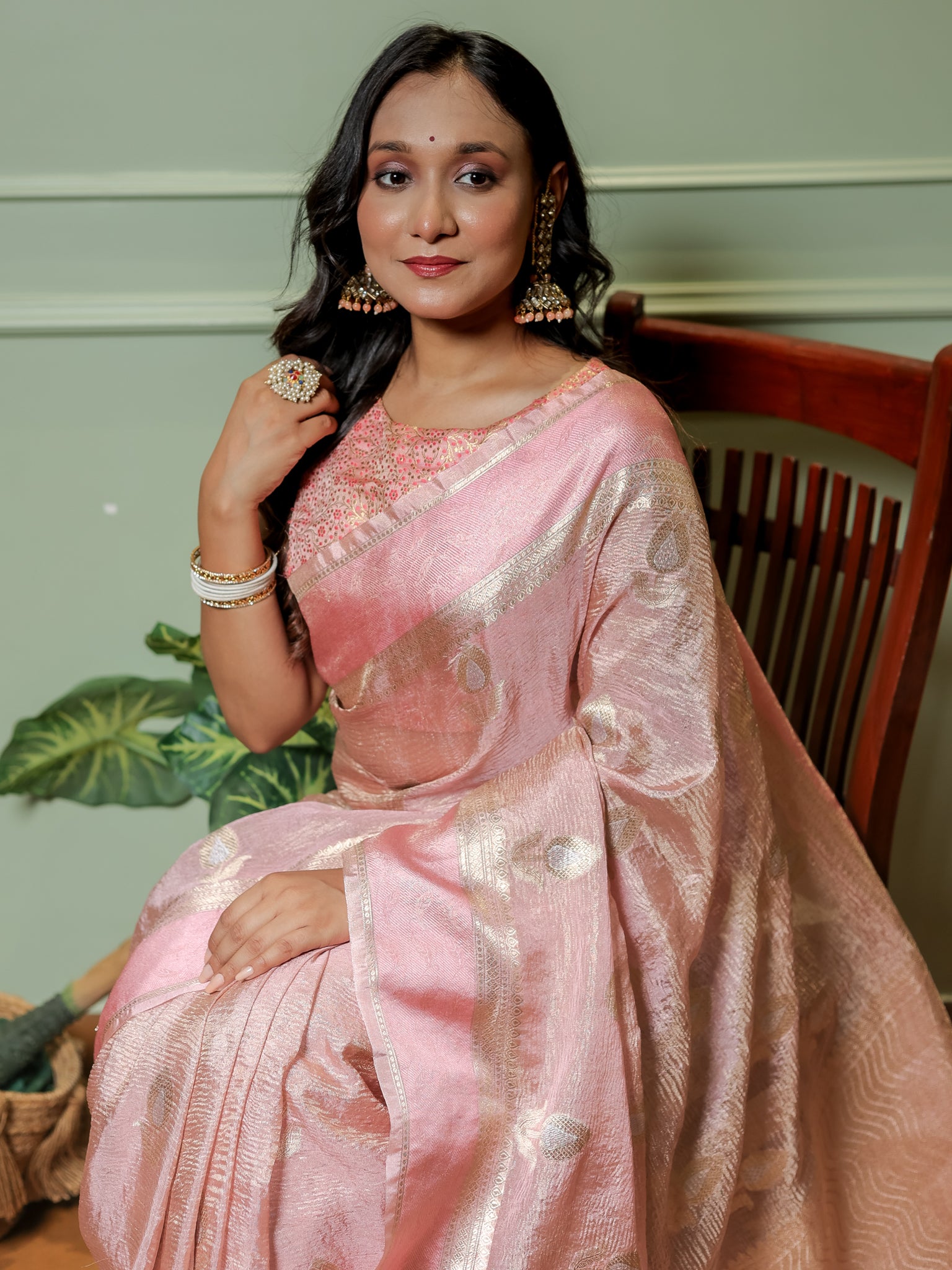 Banarasi Katan Crushed Tissue Saree With Border - Pink