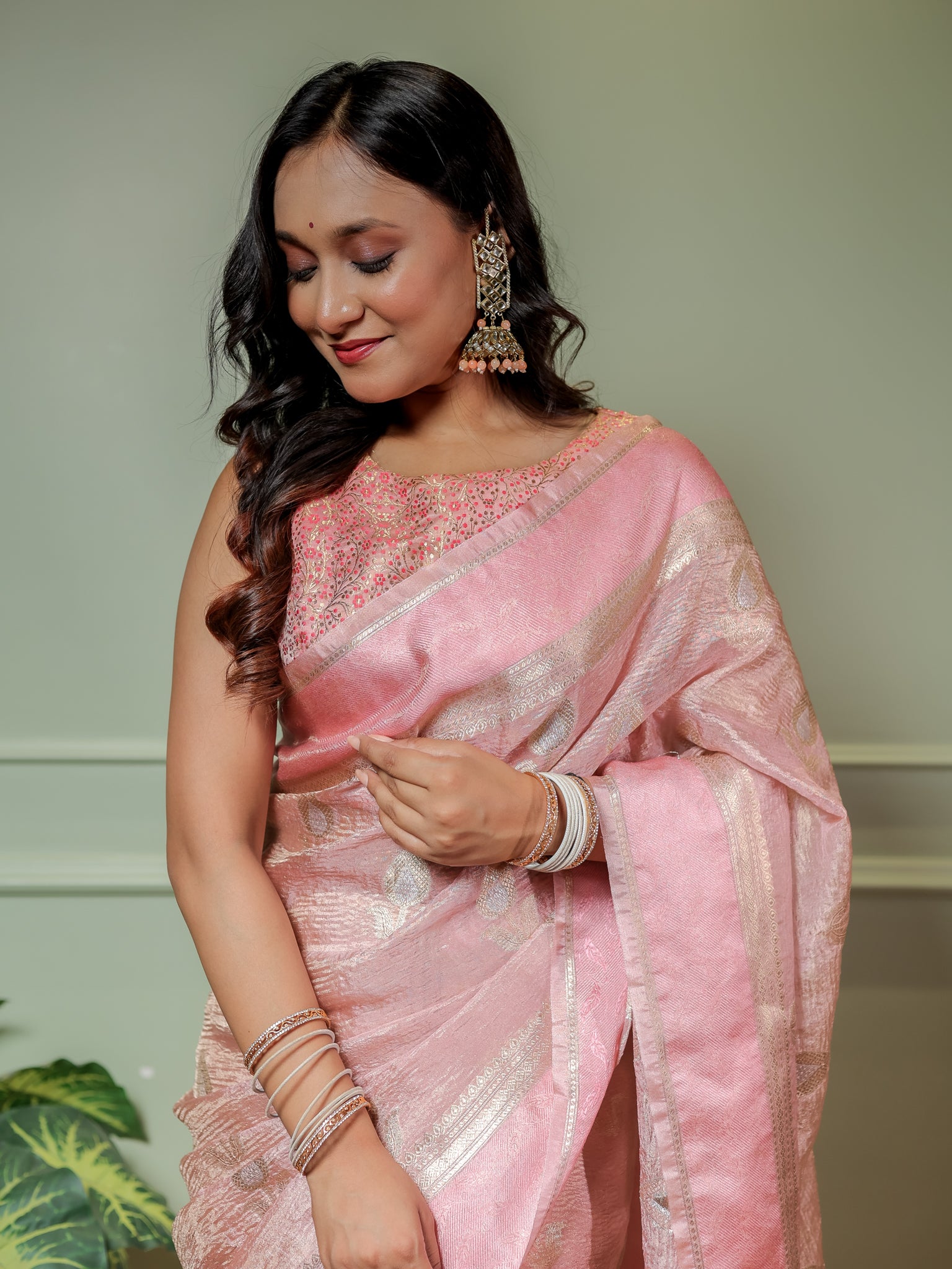 Banarasi Katan Crushed Tissue Saree With Border - Pink