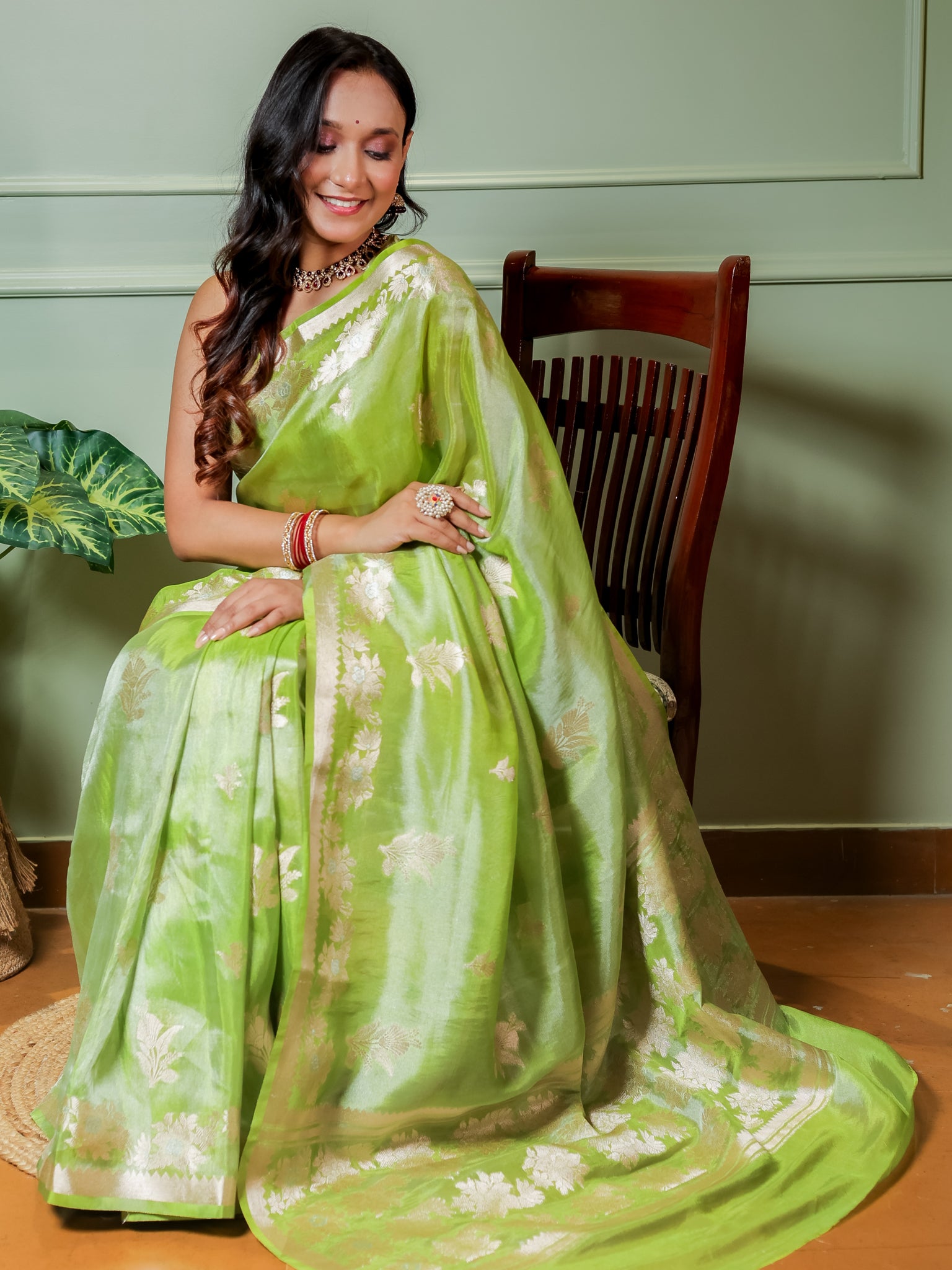 Banarasi Dual Tone Tissue Saree With Border - Green