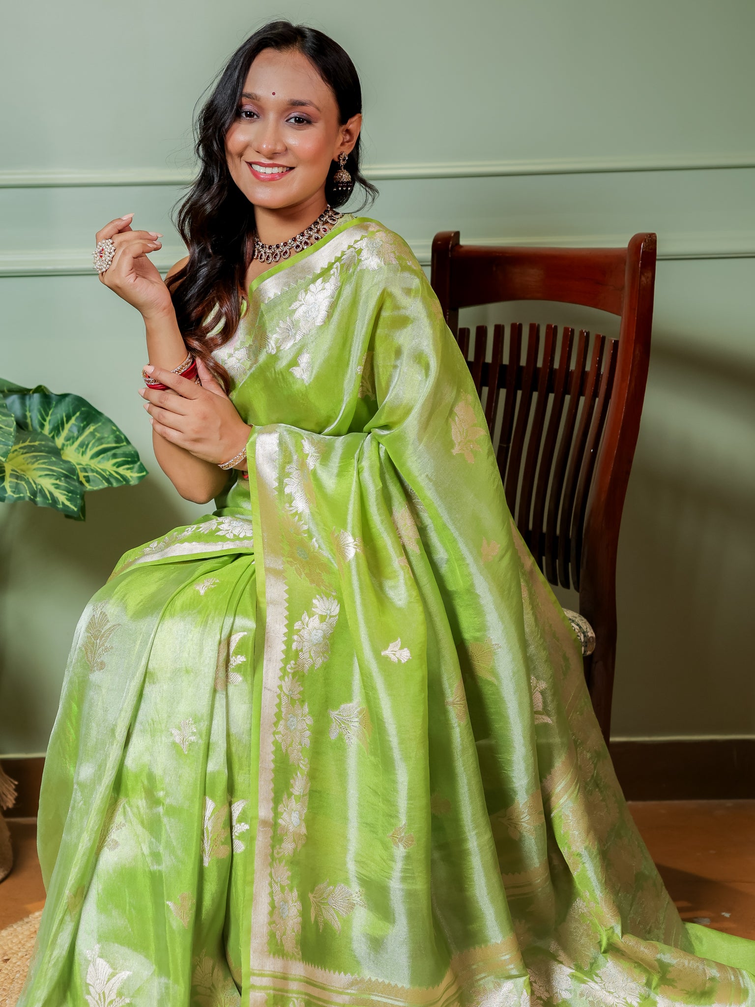 Banarasi Dual Tone Tissue Saree With Border - Green