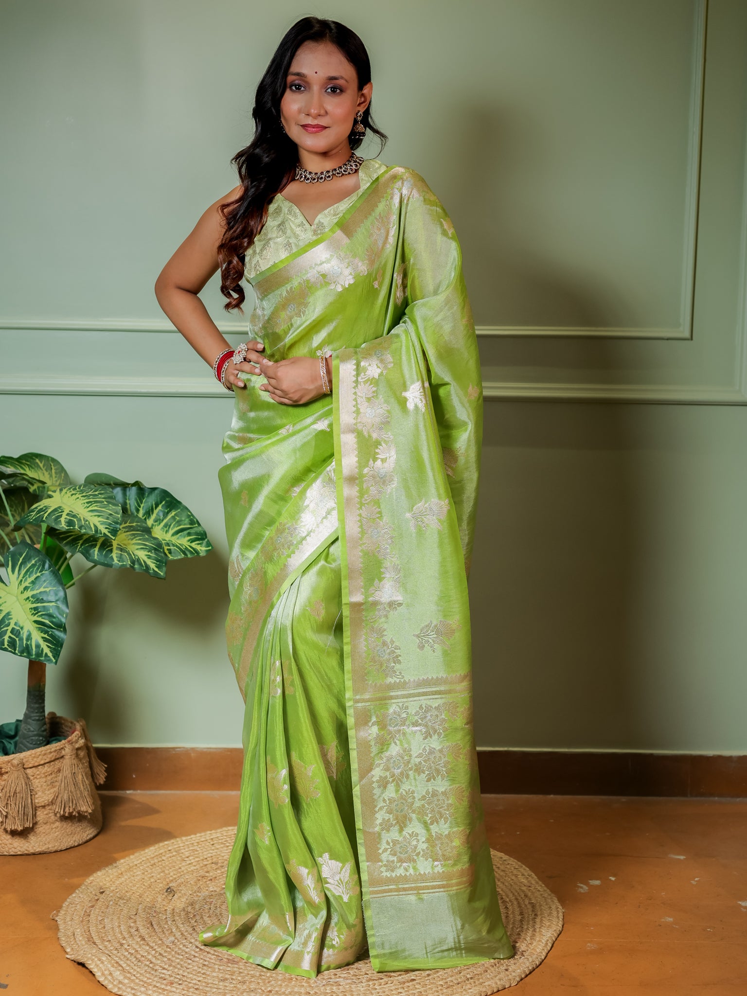 Banarasi Dual Tone Tissue Saree With Border - Green