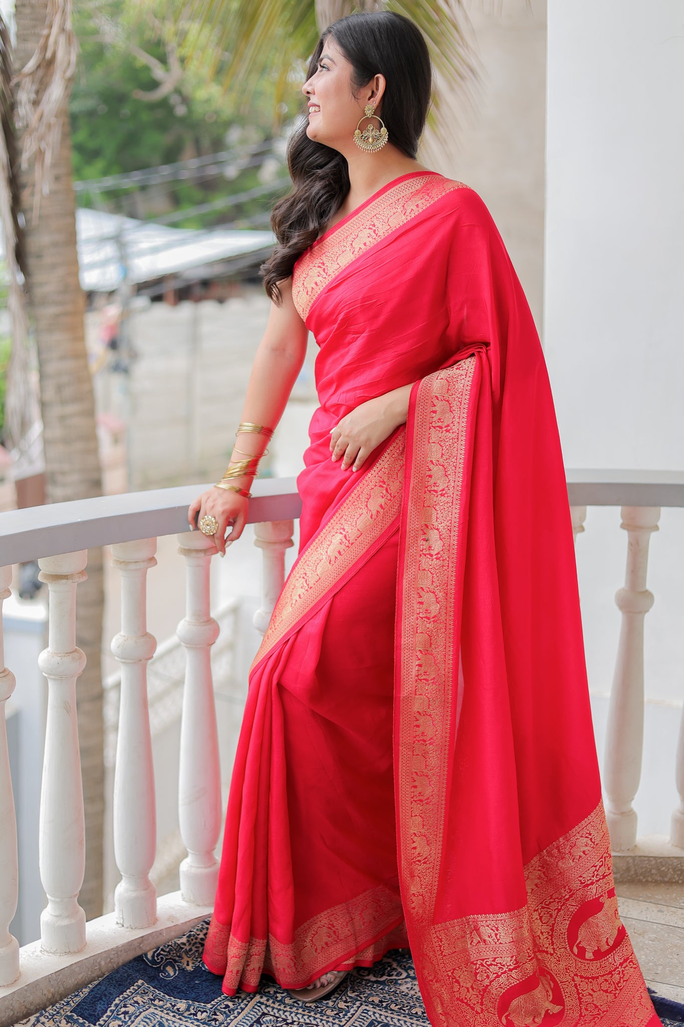 Reddish Pink Dola Silk Saree With Woven Border & Pallu