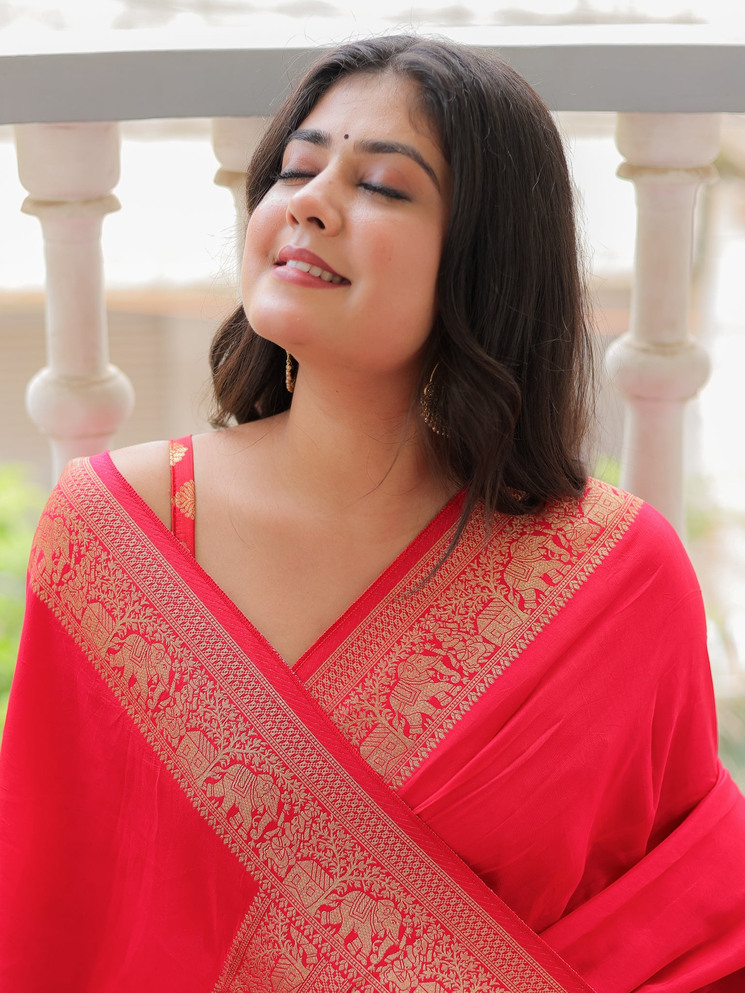 Reddish Pink Dola Silk Saree With Woven Border & Pallu