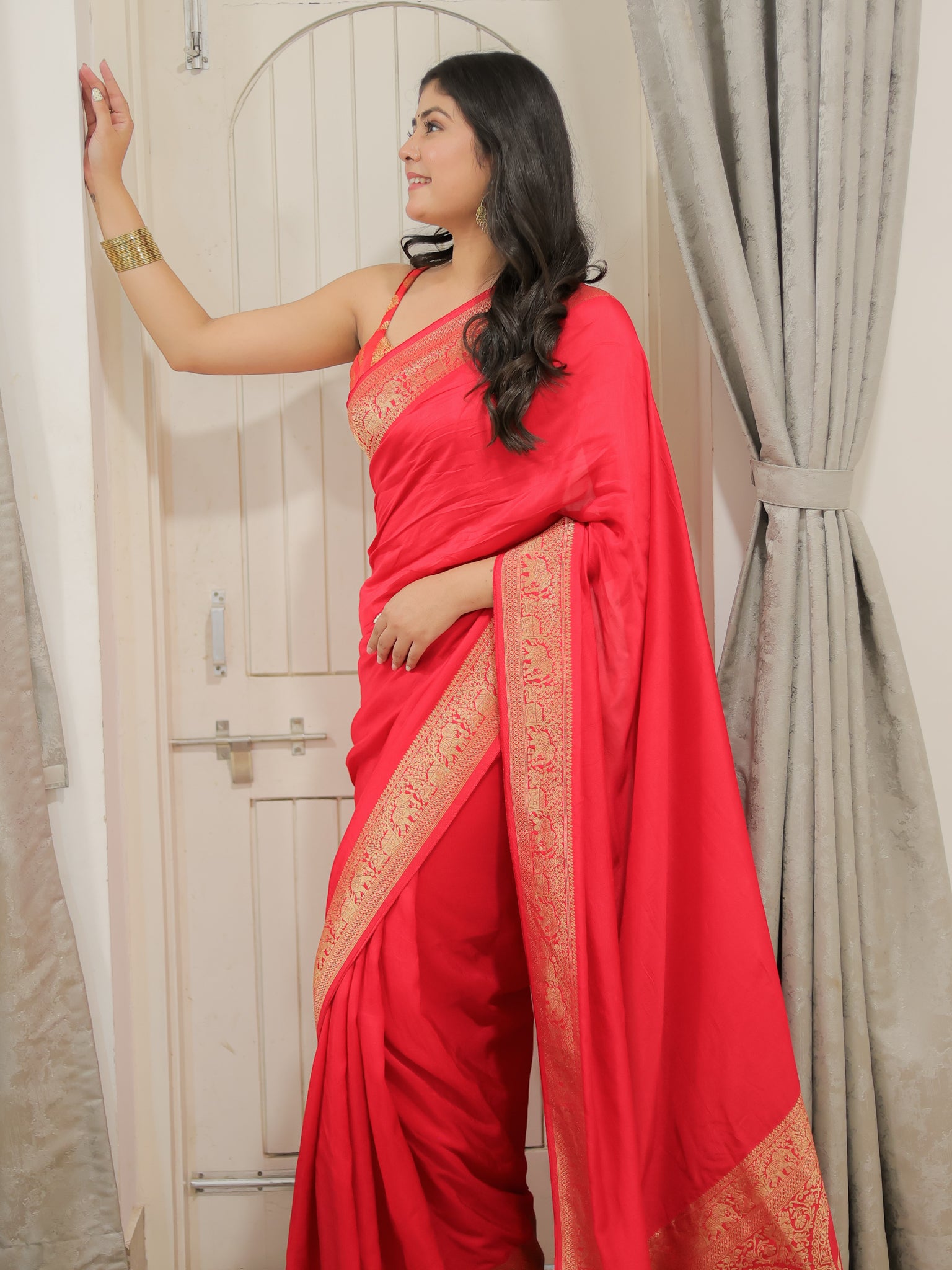 Reddish Pink Dola Silk Saree With Woven Border & Pallu