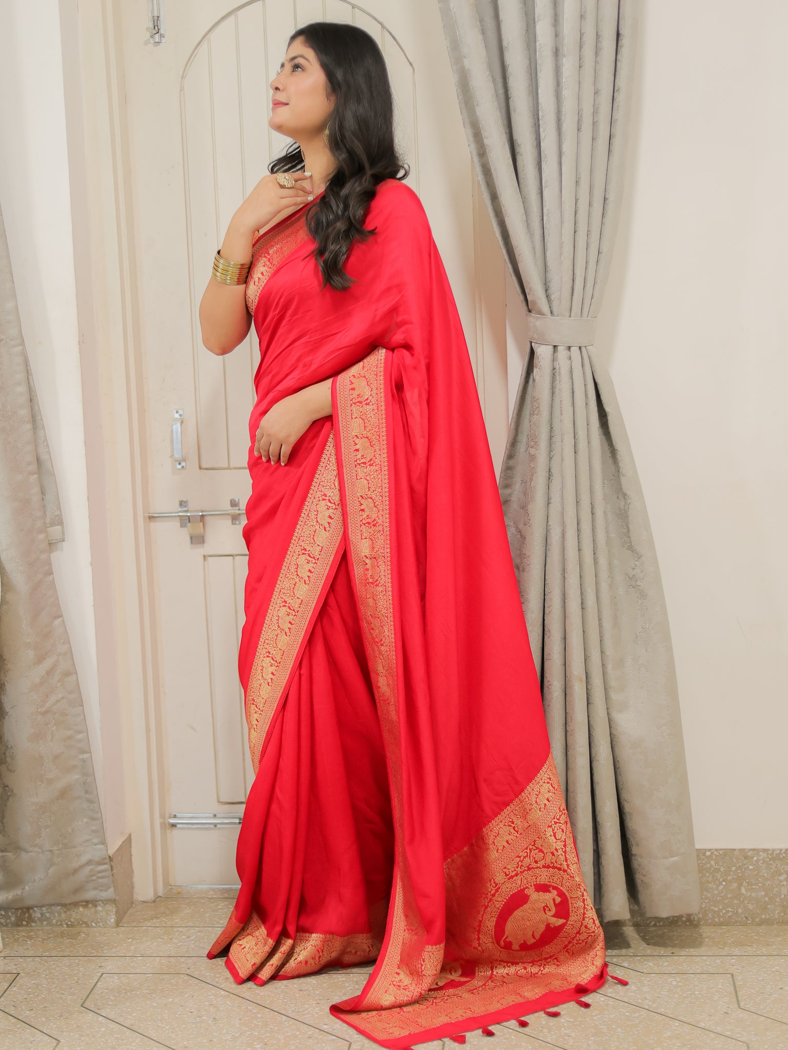 Reddish Pink Dola Silk Saree With Woven Border & Pallu
