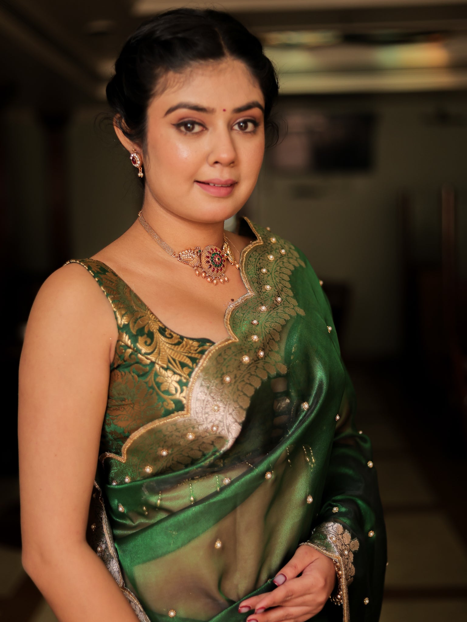 Banarasi Tissue Saree With Zari Weaving & Scallop Border - Green