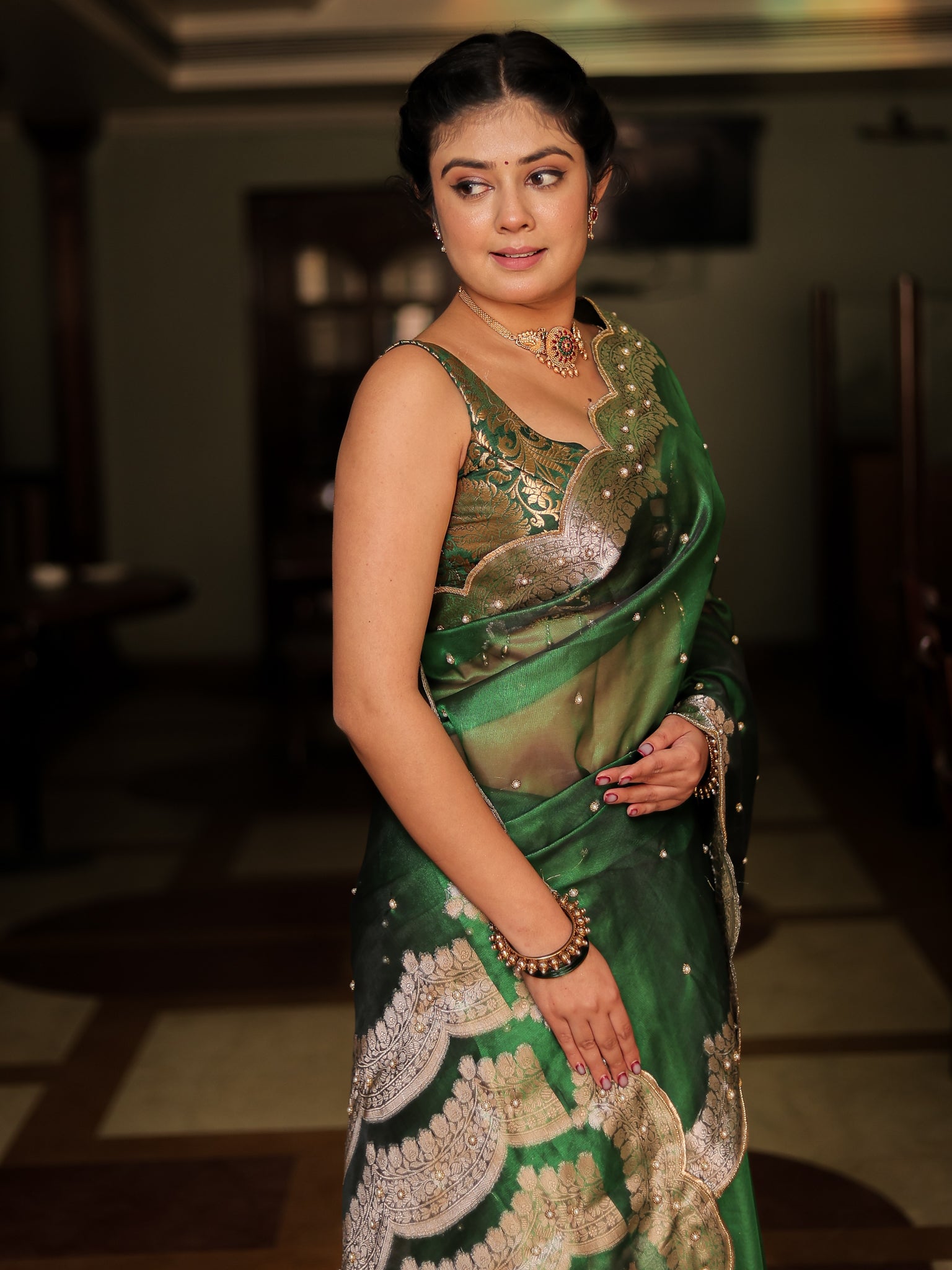 Banarasi Tissue Saree With Zari Weaving & Scallop Border - Green