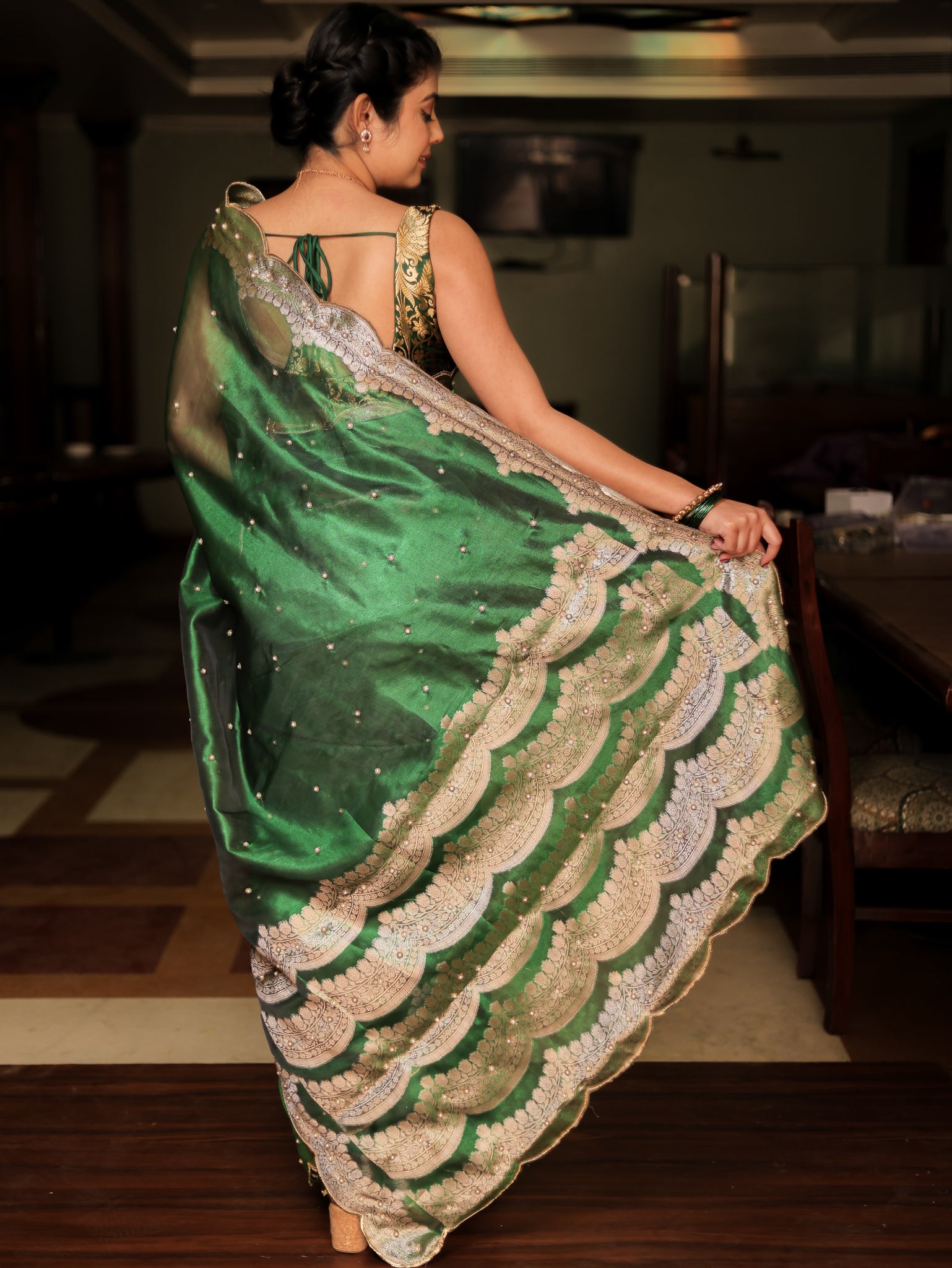 Banarasi Tissue Saree With Zari Weaving & Scallop Border - Green
