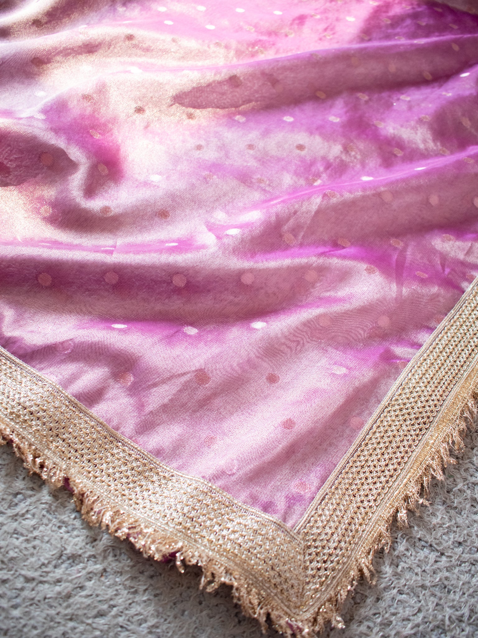Banarasi Tissue Saree With Buti Weaving & Lace Border - Pink