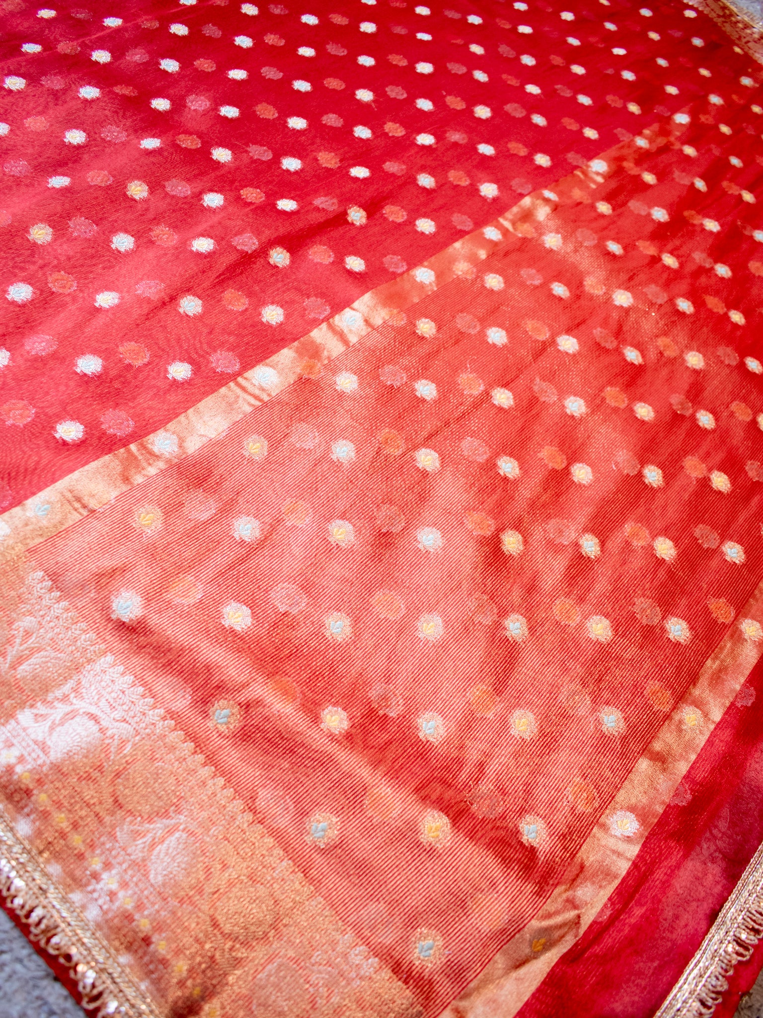 Banarasi Organza Mix Saree With Zari Weaving & Lace Border - Red