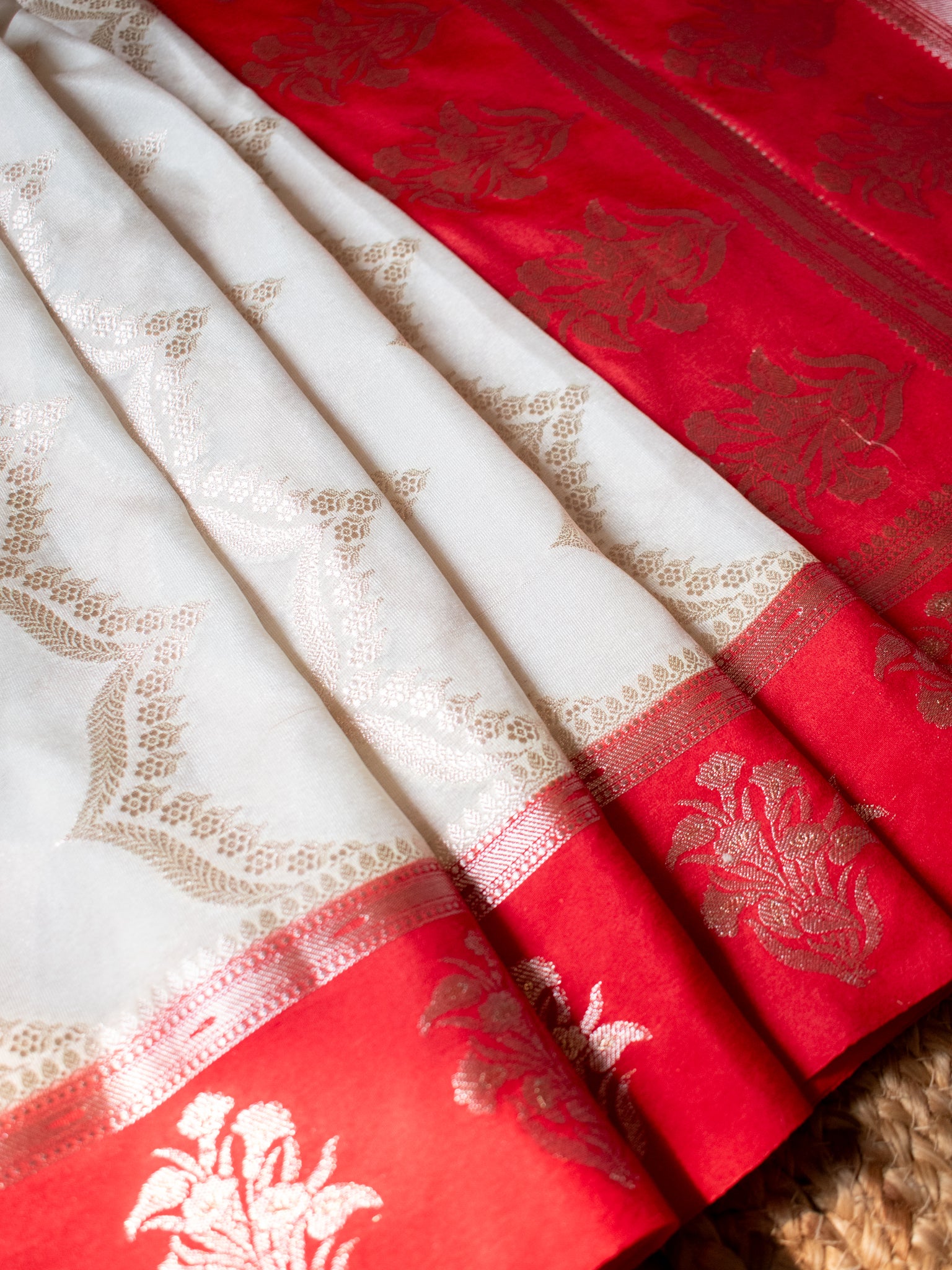 Banarasi Semi Silk Saree With Silver Zari Weaving & Contrast Border- Red & White