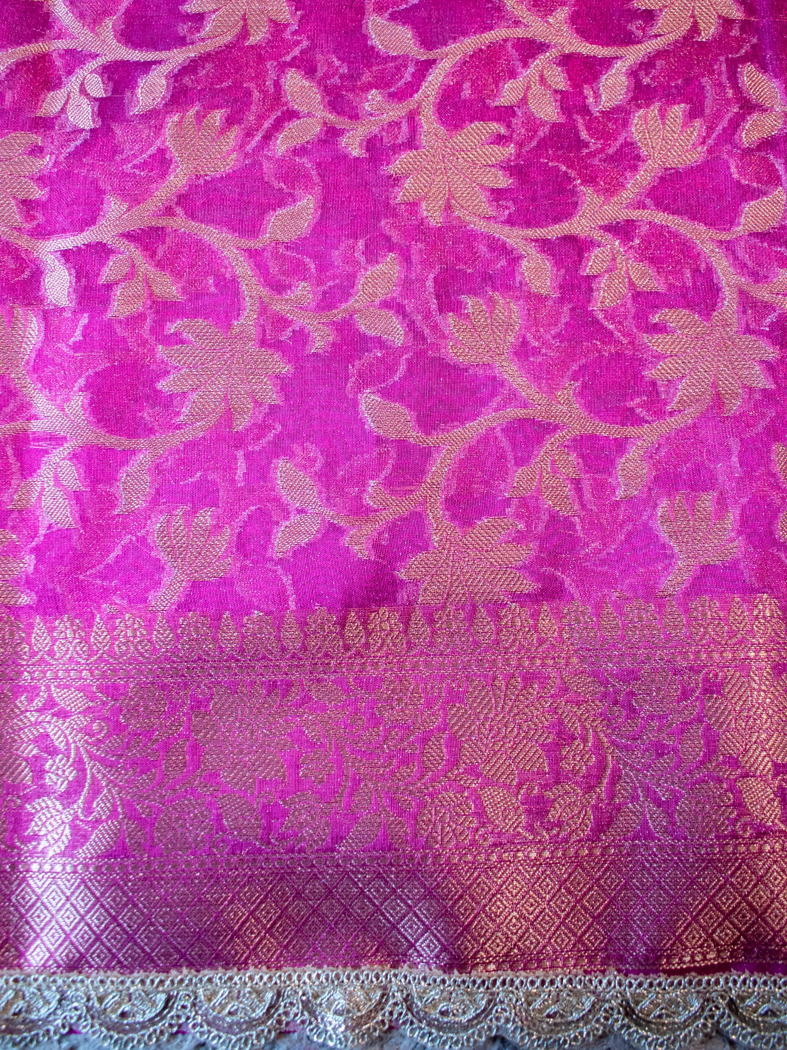 Banarasi Plain Tissue Saree With Lace Border - Magenta