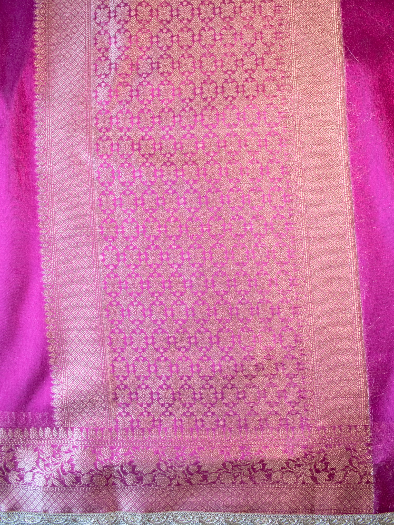 Banarasi Plain Tissue Saree With Lace Border - Magenta