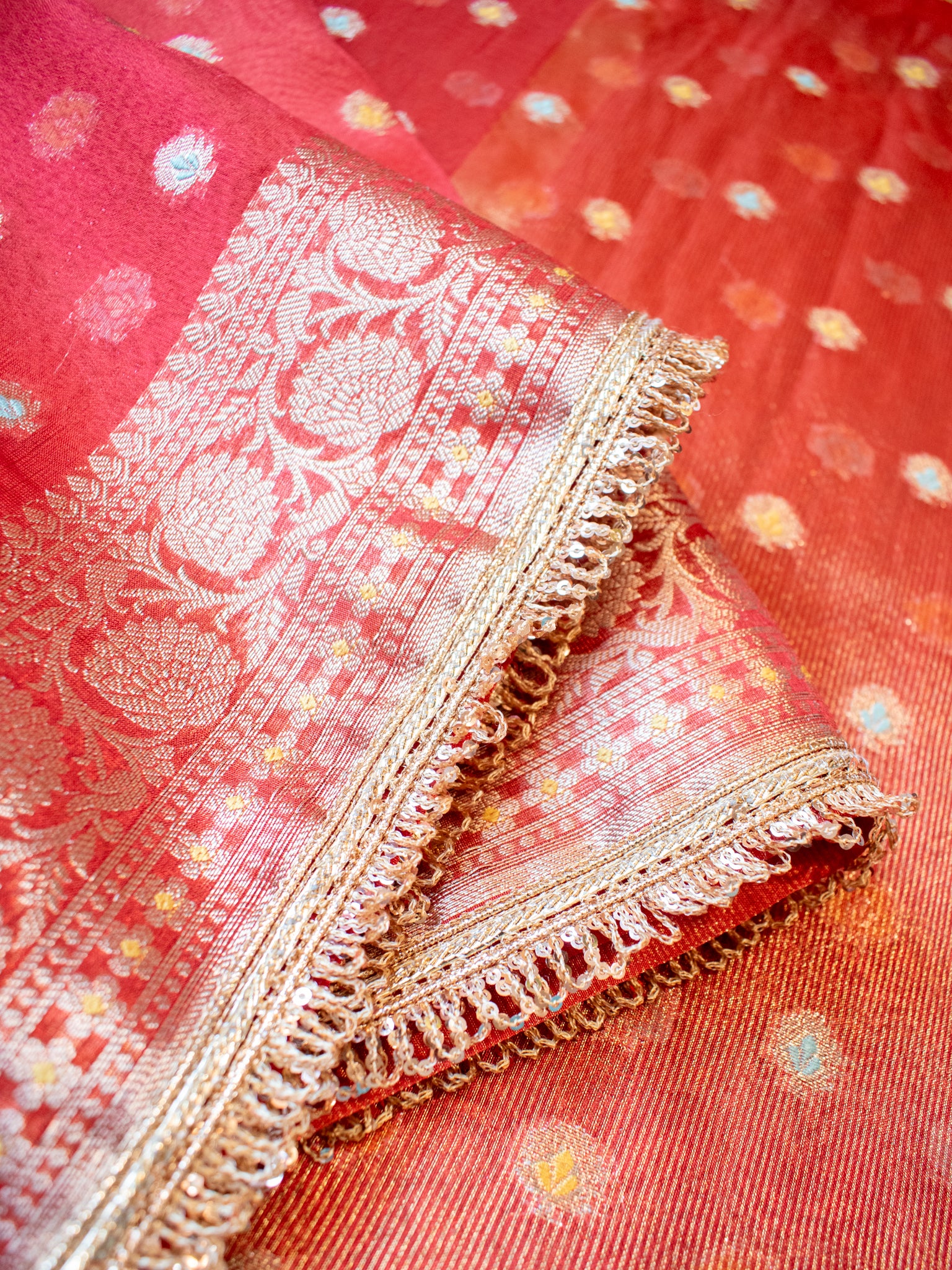 Banarasi Organza Mix Saree With Zari Weaving & Lace Border - Red