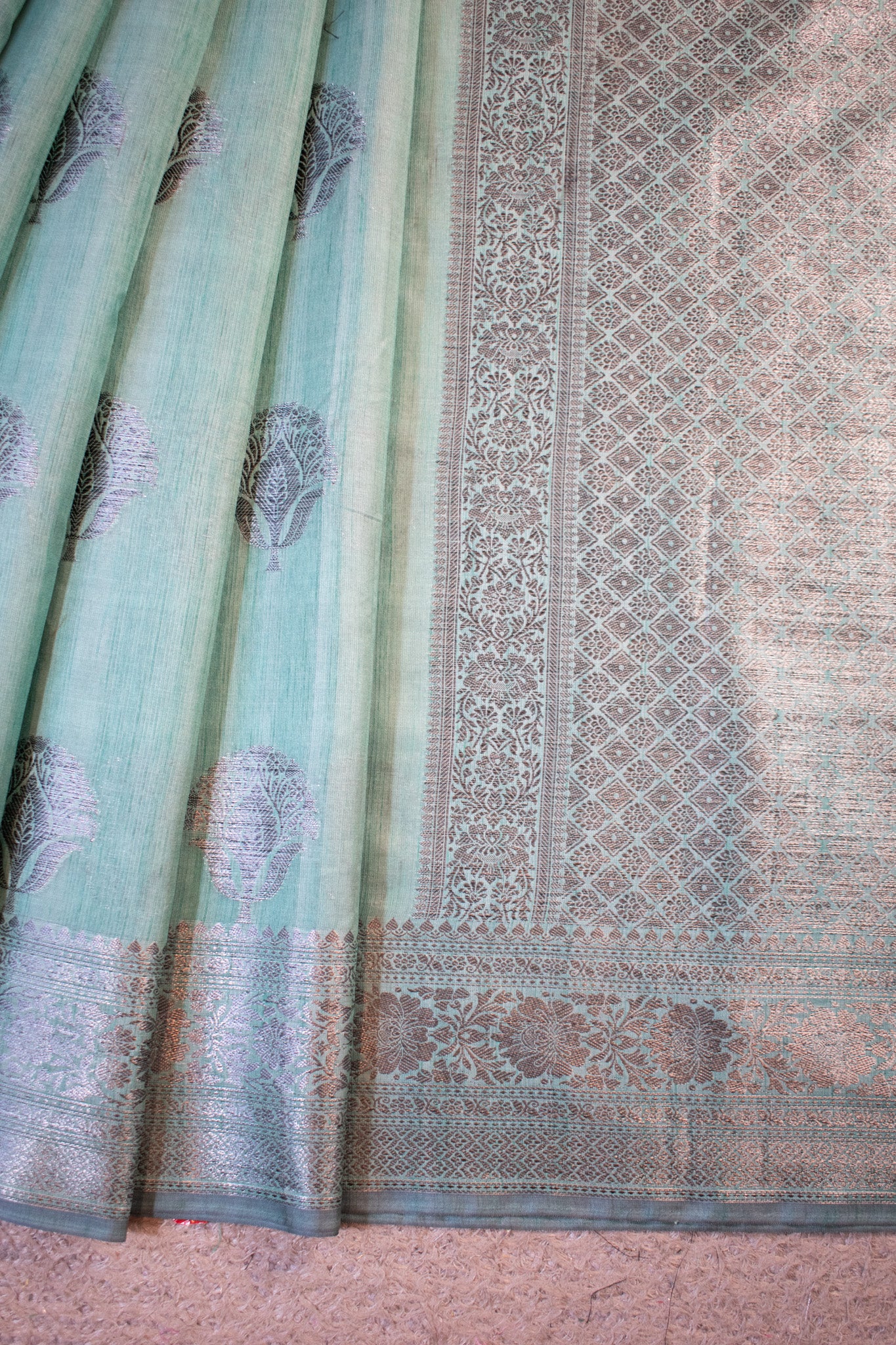 Banarasi Handwoven Ghicha Cotton Buti Saree With Border-Green