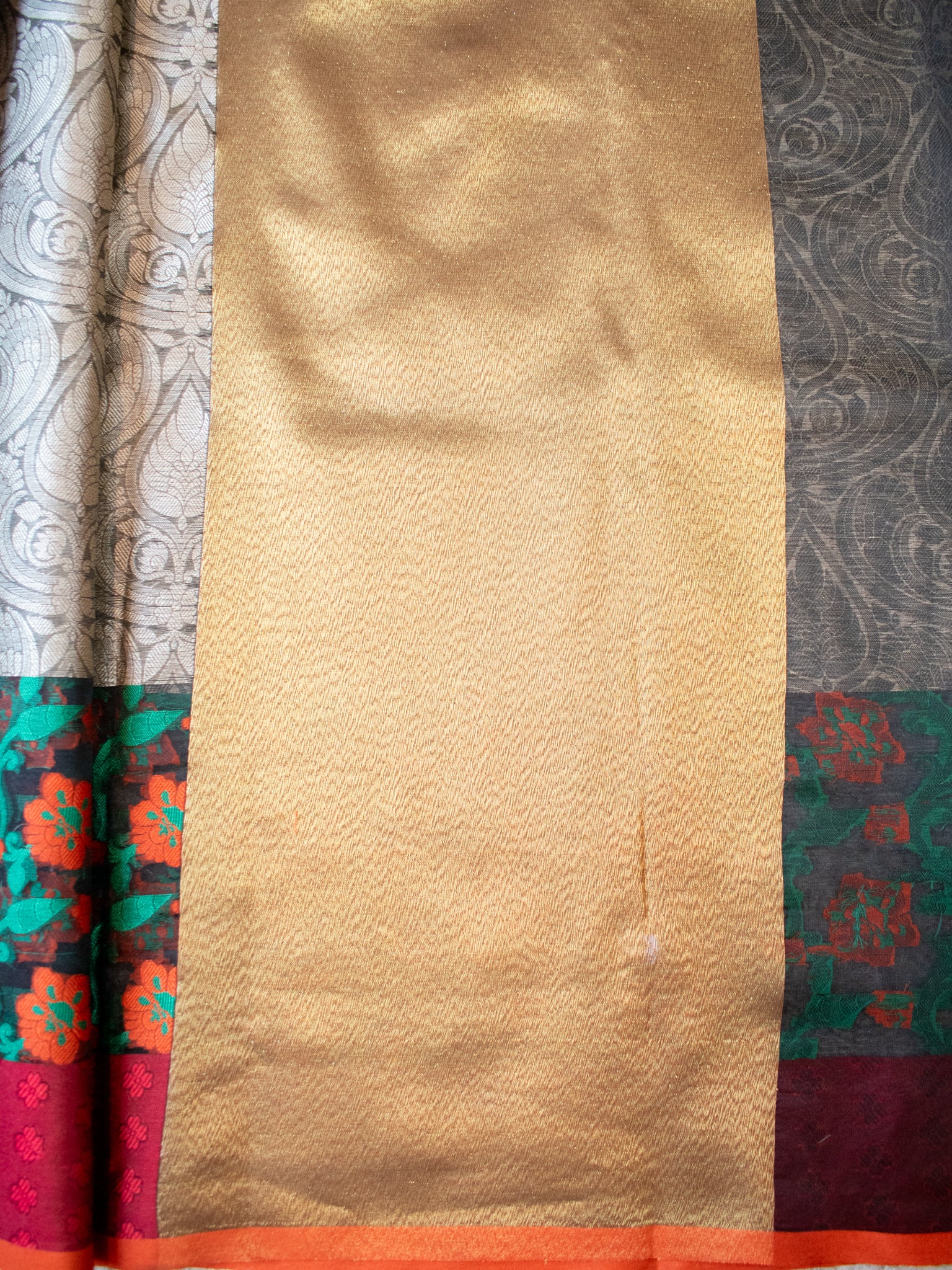 Banarasi Kora Saree With Tanchoi Weaving & Contrast border- Grey