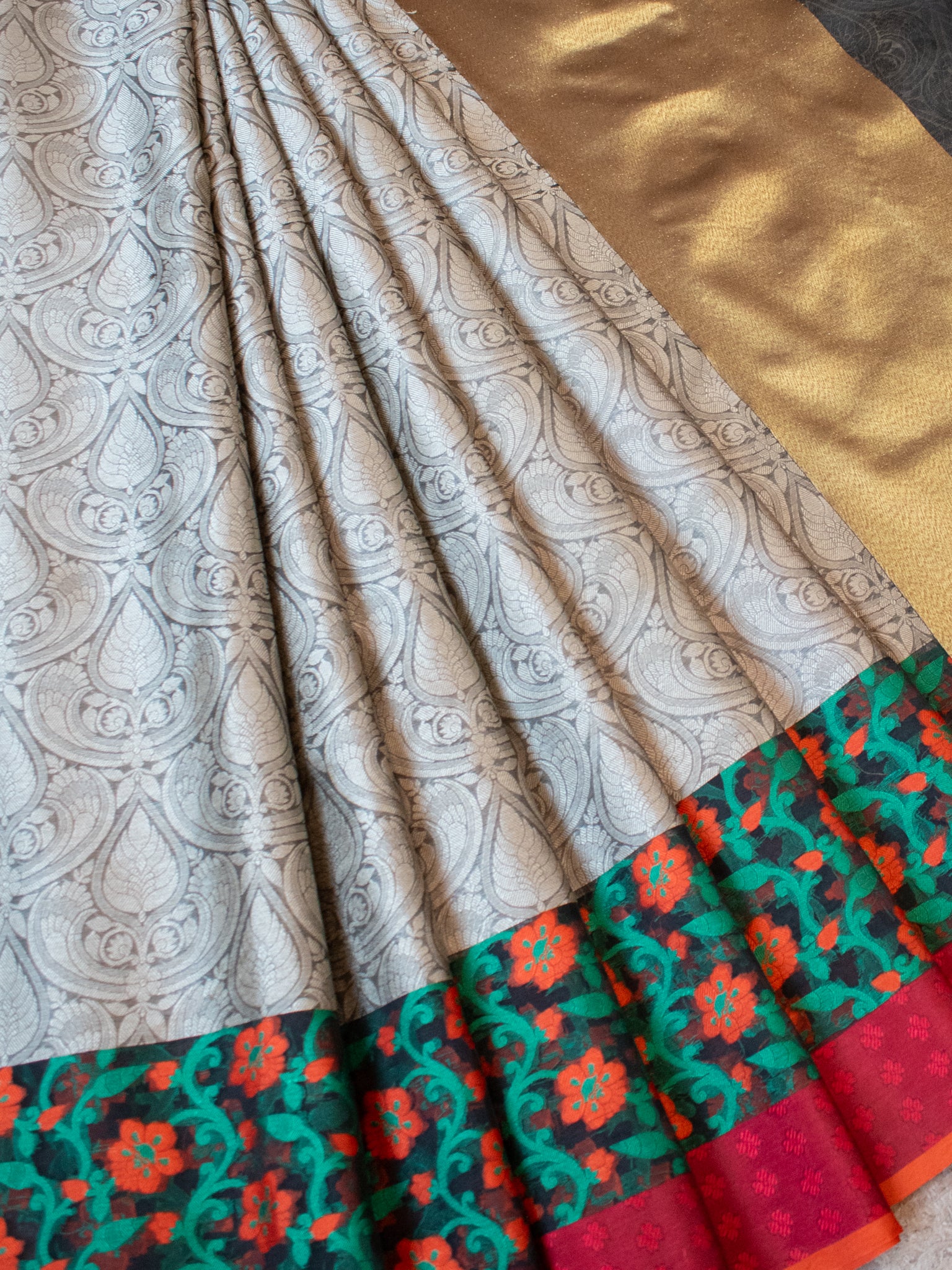 Banarasi Kora Saree With Tanchoi Weaving & Contrast border- Grey