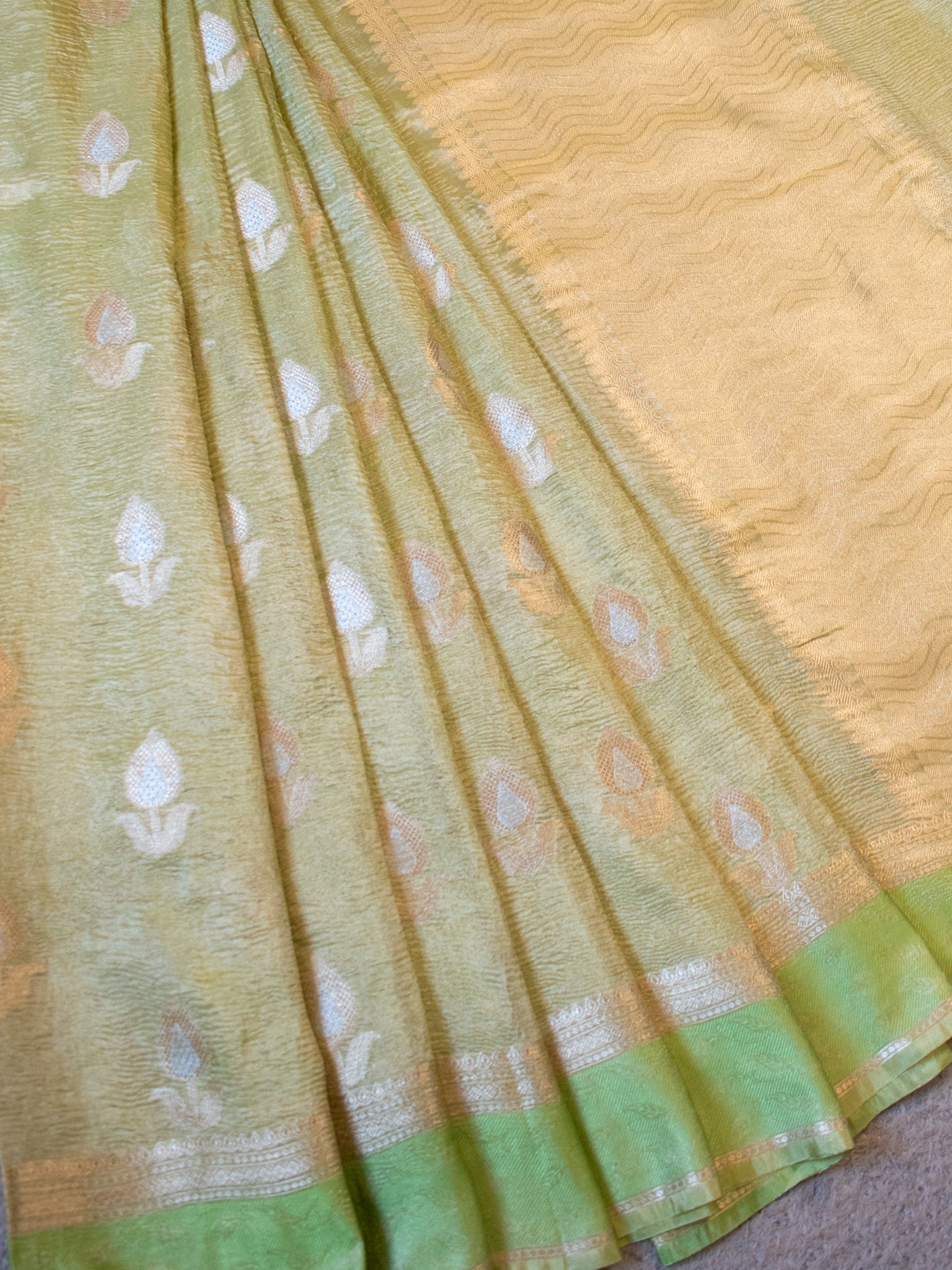 Banarasi Katan Crushed Tissue Saree With Border - Green
