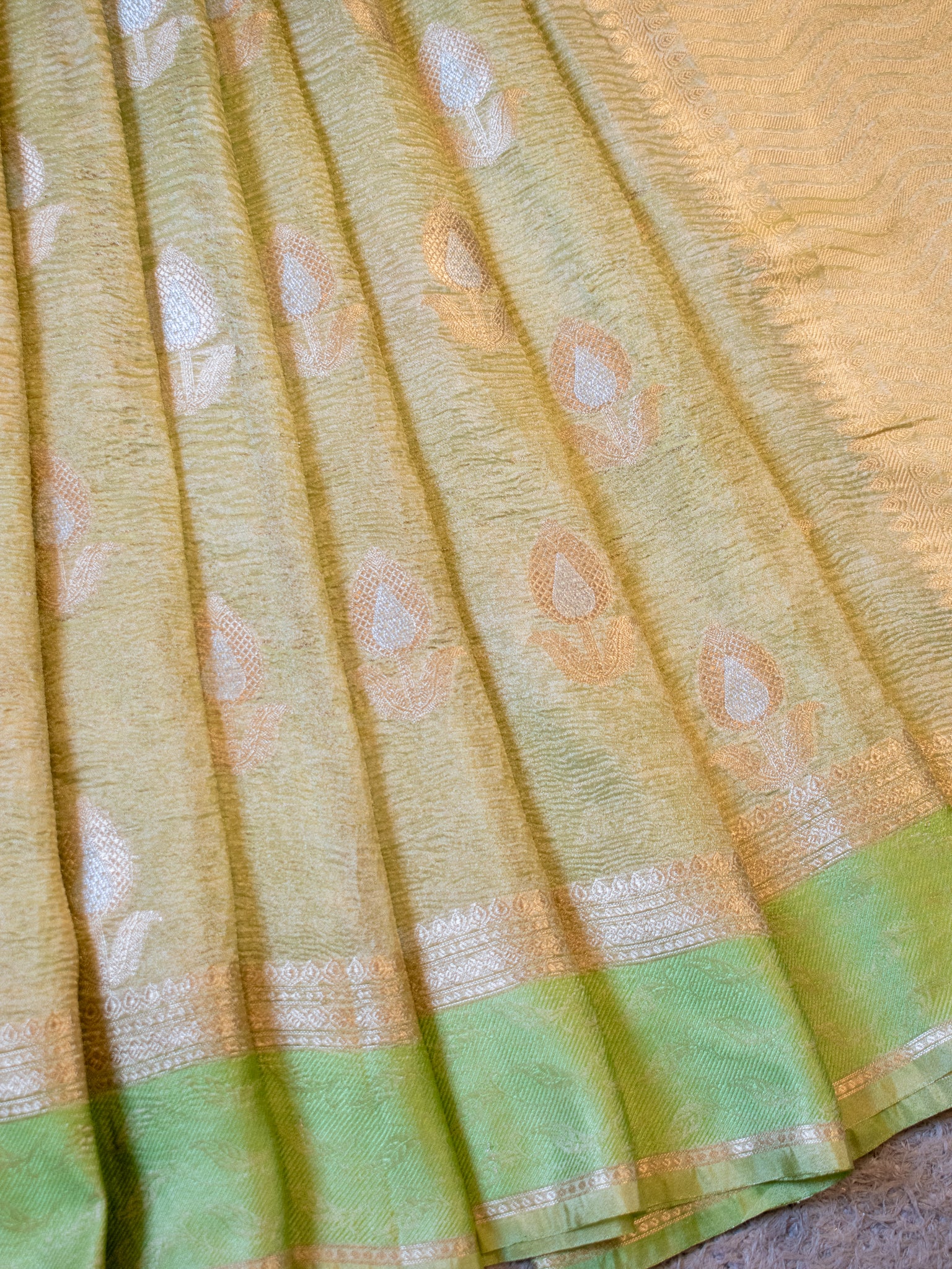 Banarasi Katan Crushed Tissue Saree With Border - Green