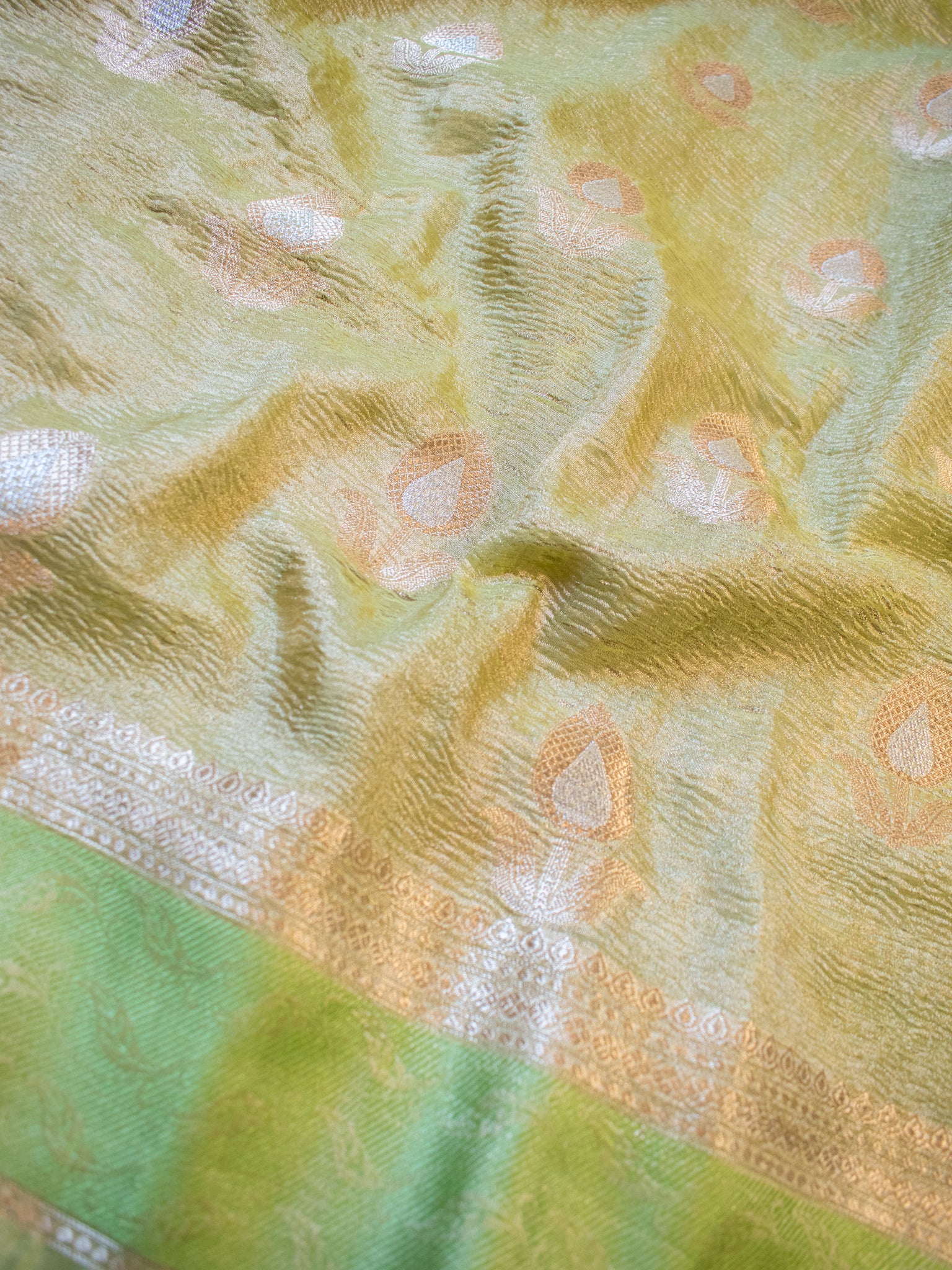 Banarasi Katan Crushed Tissue Saree With Border - Green