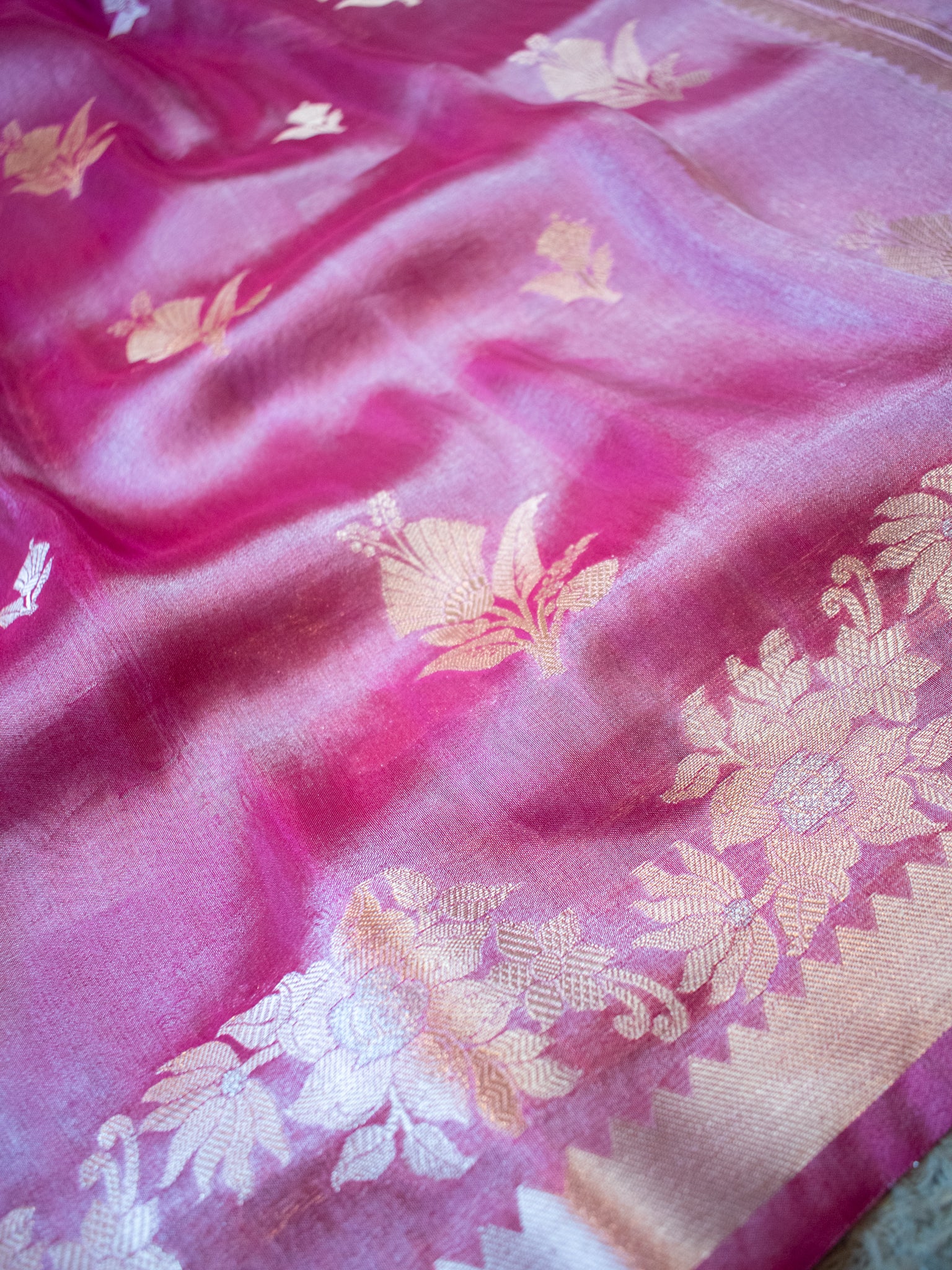 Banarasi Dual Tone Tissue Saree With Border - Pink