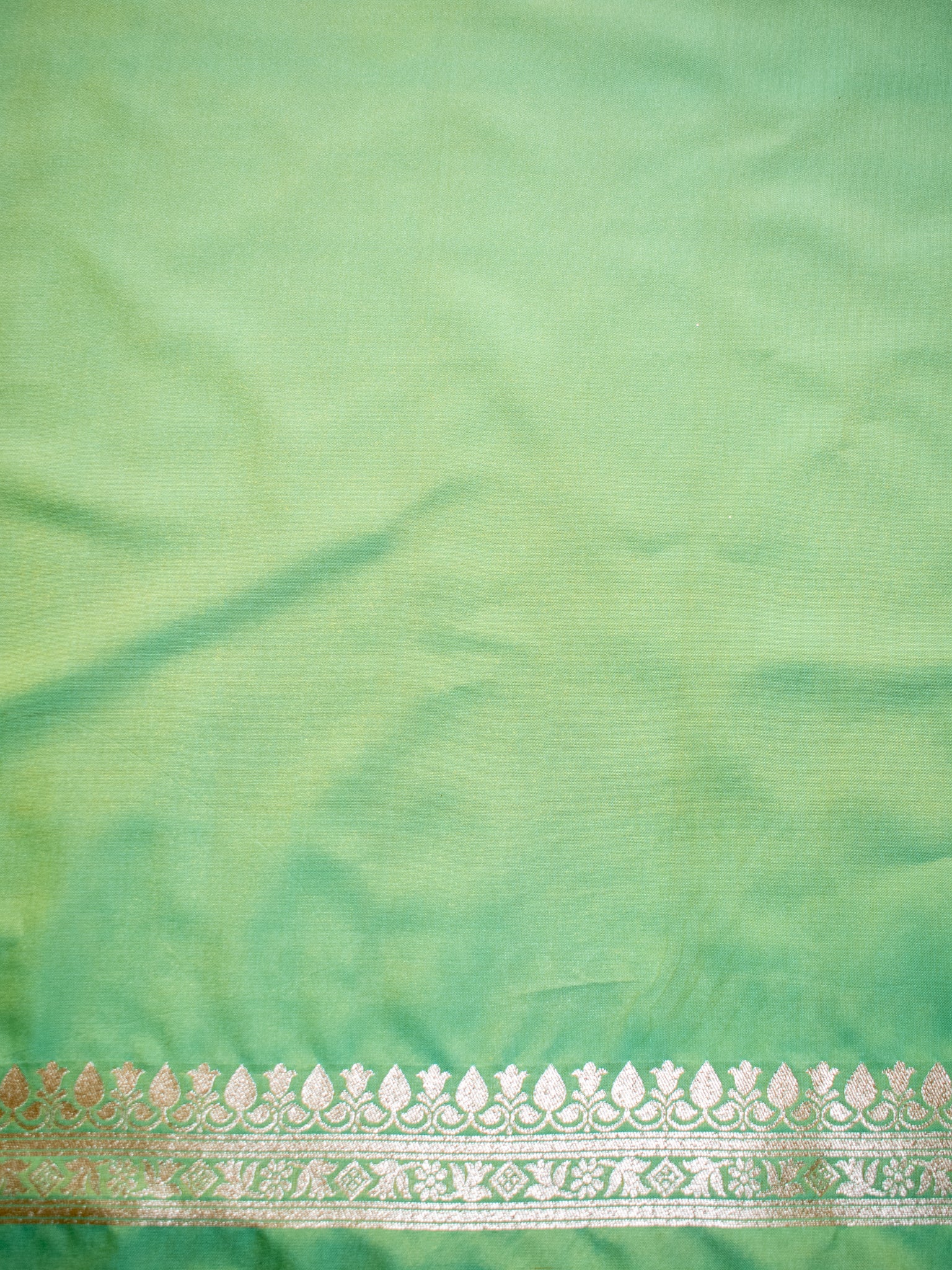 Banarasi Art Katan Silk Saree With Zari Buta Weaving & Tanchoi Weaving & Lace Border-Green