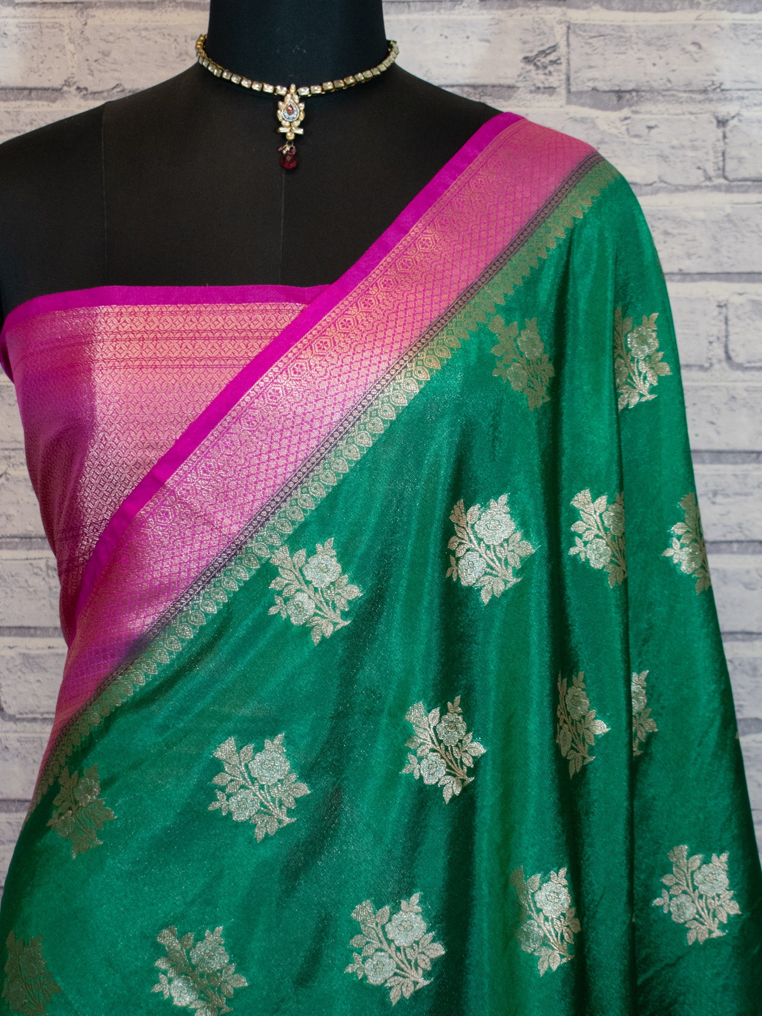 Banarasi Cotton Silk Saree With Contrast Border - Green
