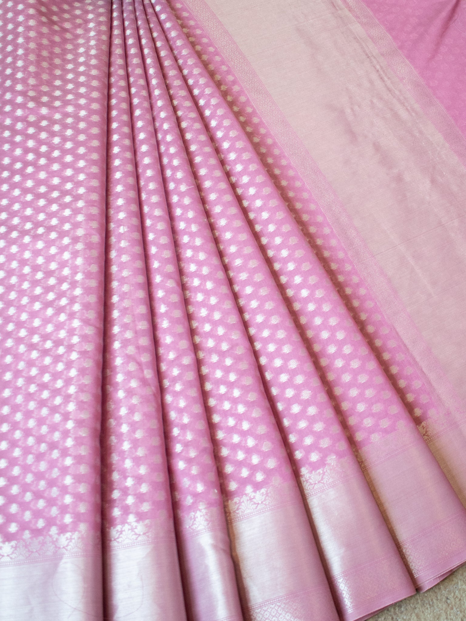 Banarasi Cotton Sik Saree With Buti Weaving & Border - Lavender