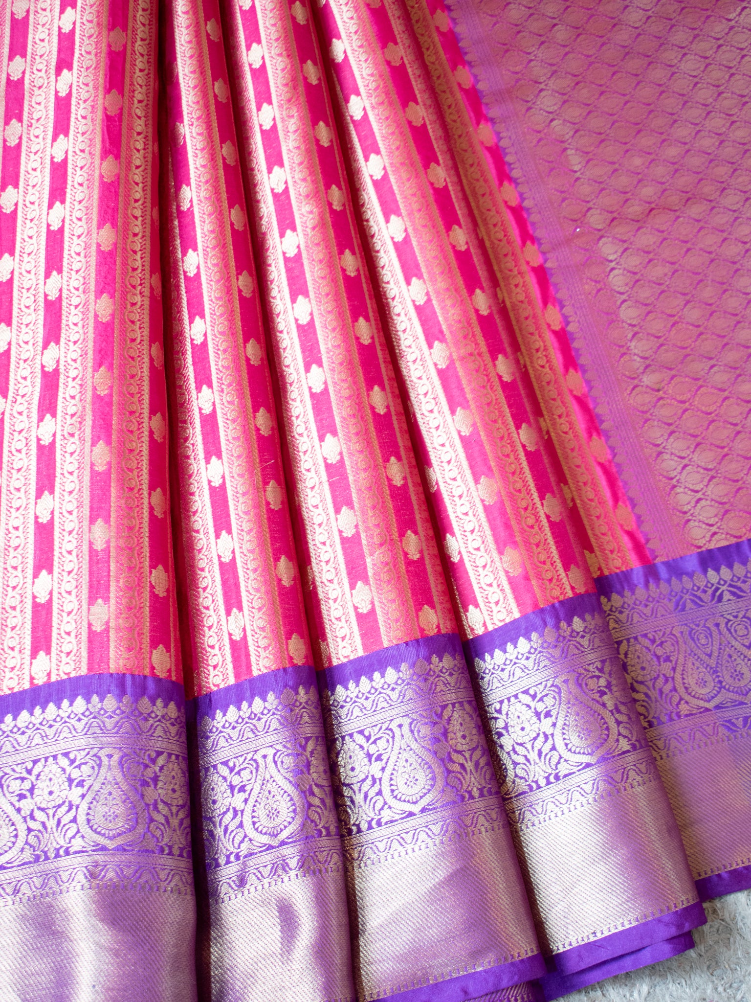 Banarasi Kora Muslin Saree With Zari Weaving & Contrast Border- Pink