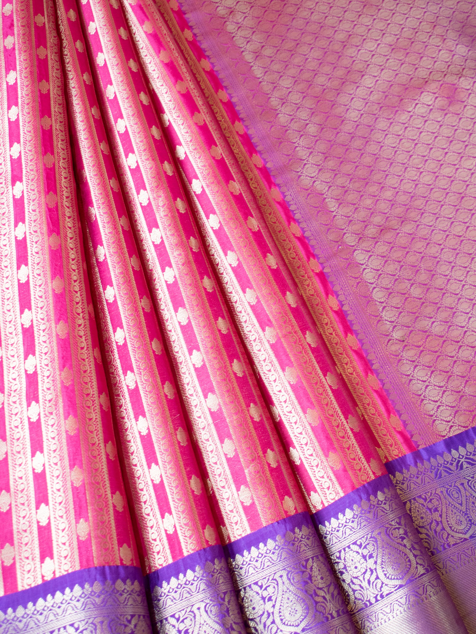 Banarasi Kora Muslin Saree With Zari Weaving & Contrast Border- Pink