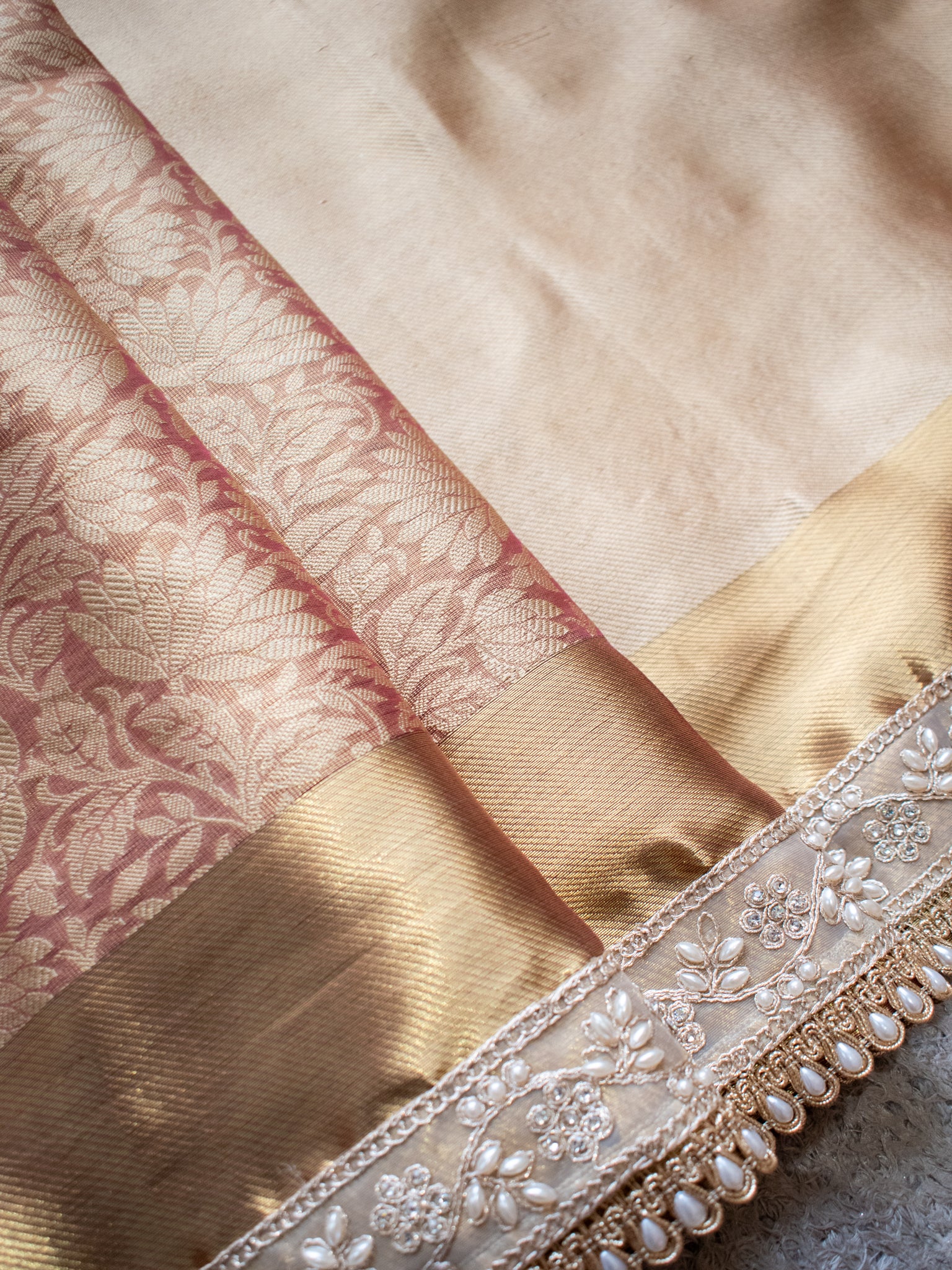 Banarasi Tissue Saree With Floral Zari Weaving & Lace Border - Peach