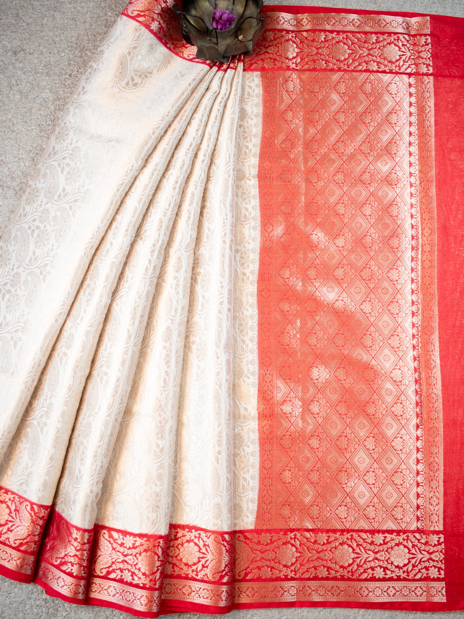 Banarasi Kora Muslin Saree With Zari Weaving & Border-White & Red