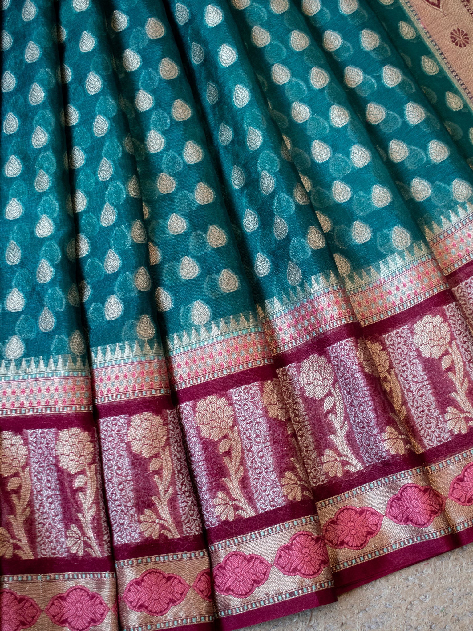 Banarasi Cotton Silk Saree With Buti & Border- Green