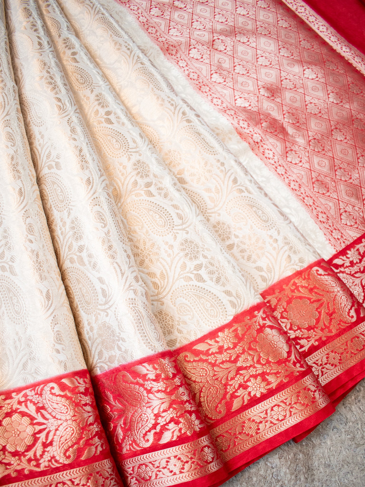 Banarasi Kora Muslin Saree With Zari Weaving & Border-White & Red