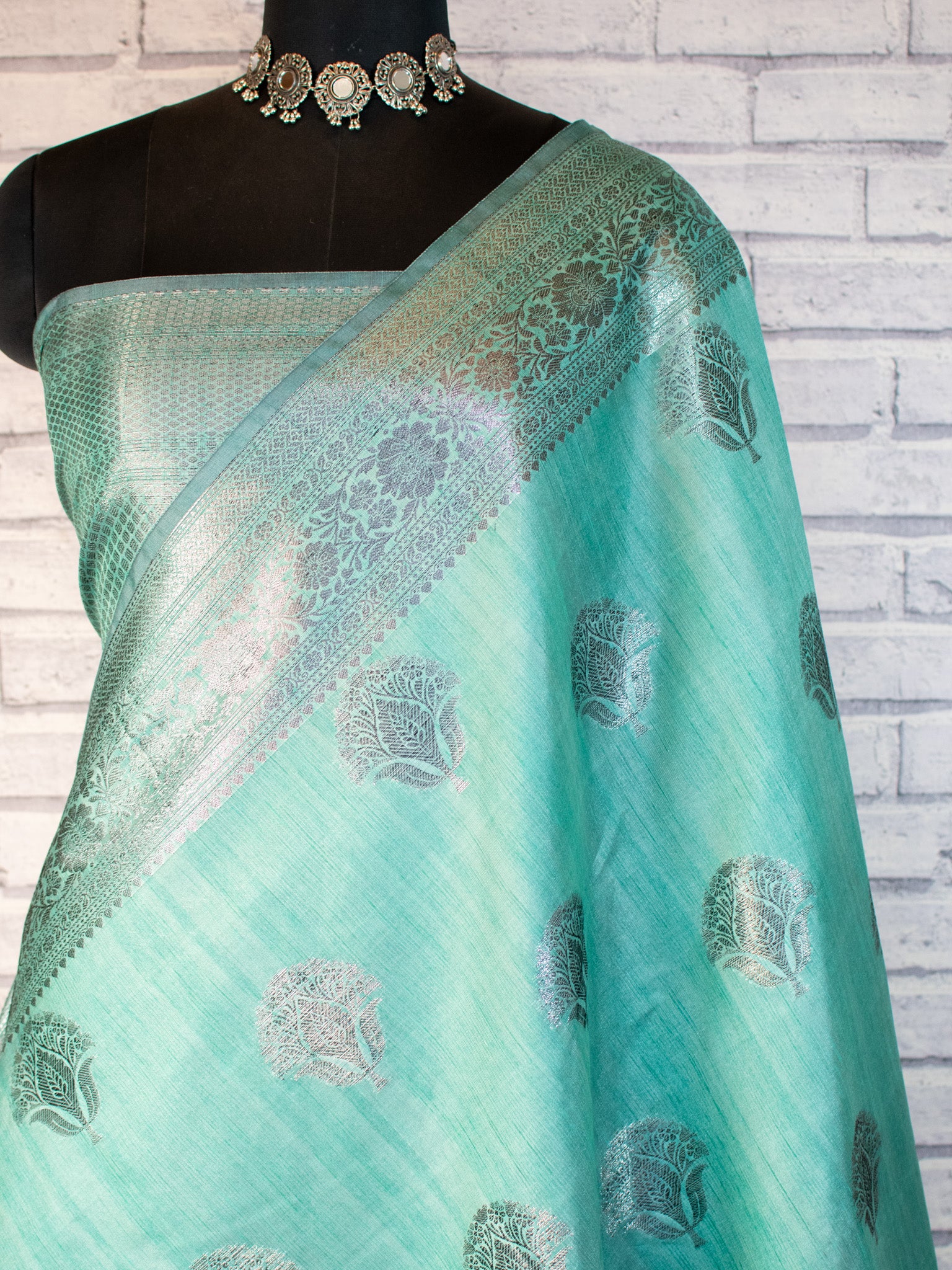 Banarasi Handwoven Ghicha Cotton Buti Saree With Border-Green