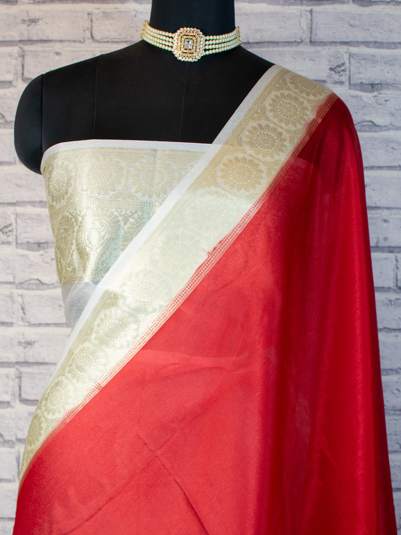 Banarasi Cotton Silk Saree With Silver Zari Weaving & Contrast Border-Red