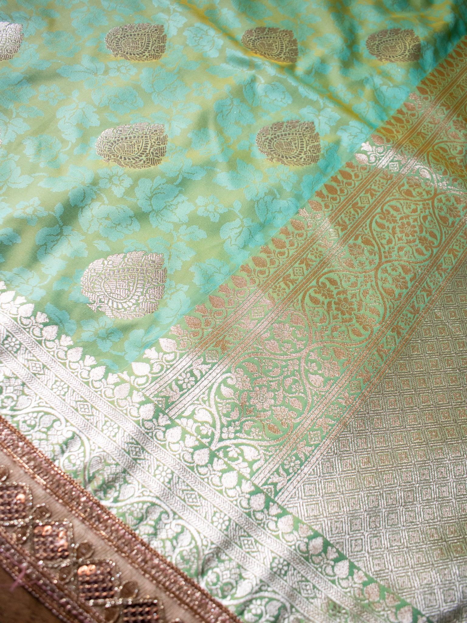 Banarasi Art Katan Silk Saree With Zari Buta Weaving & Tanchoi Weaving & Lace Border-Green