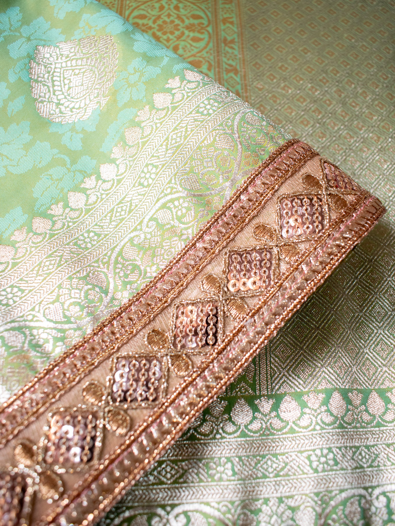 Banarasi Art Katan Silk Saree With Zari Buta Weaving & Tanchoi Weaving & Lace Border-Green