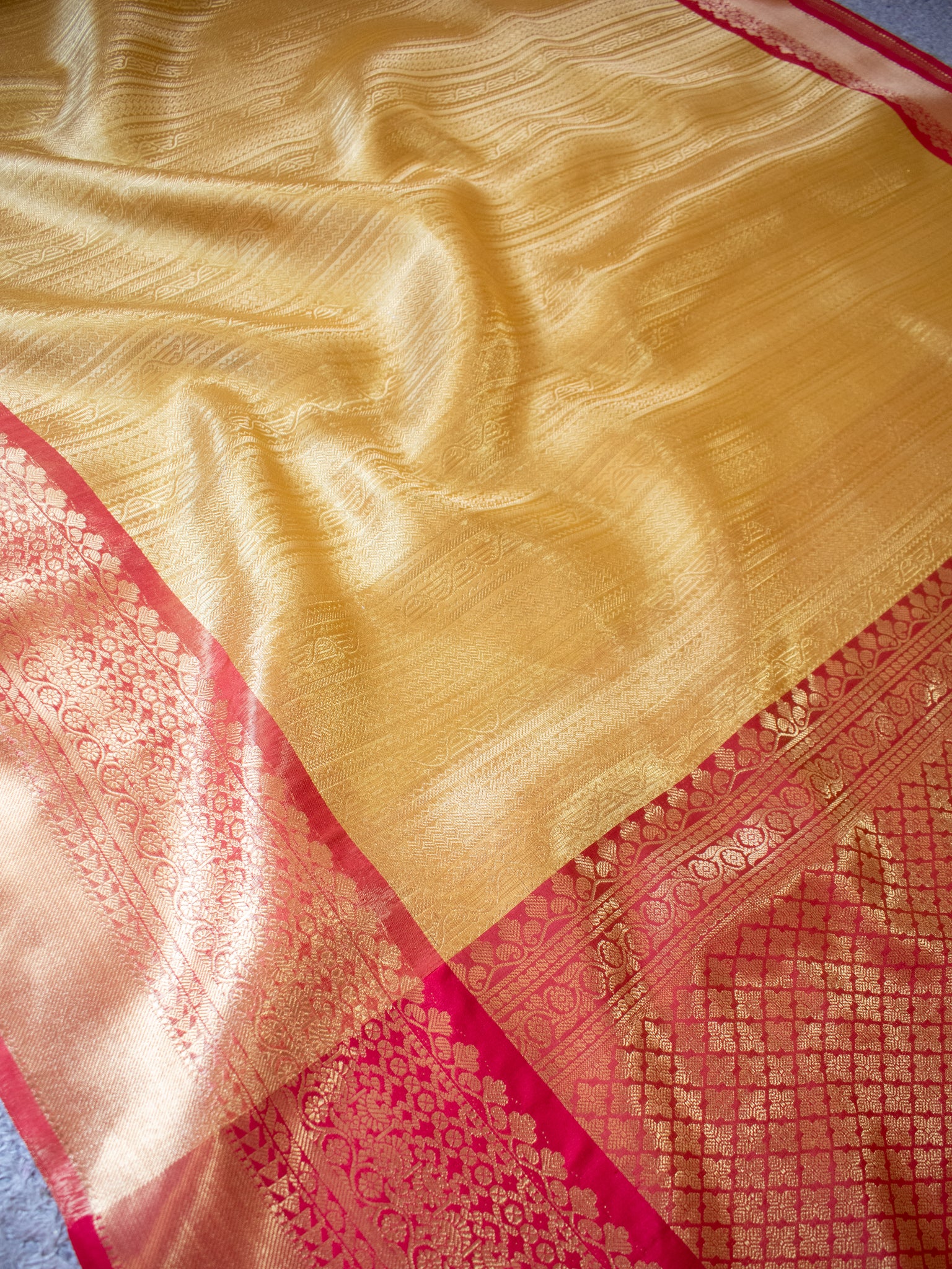 Banarasi Kora Muslin Saree With Zari Weaving & Contrast Border- Gold