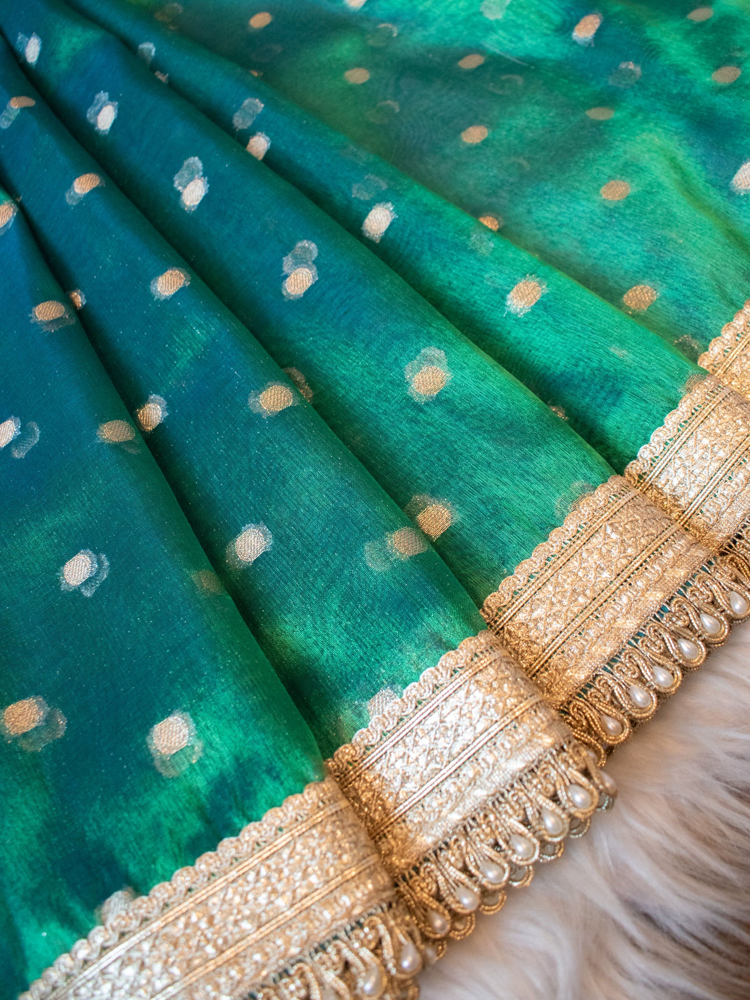 Banarasi Tissue Saree With Zari Weaving & Lace Border - Green