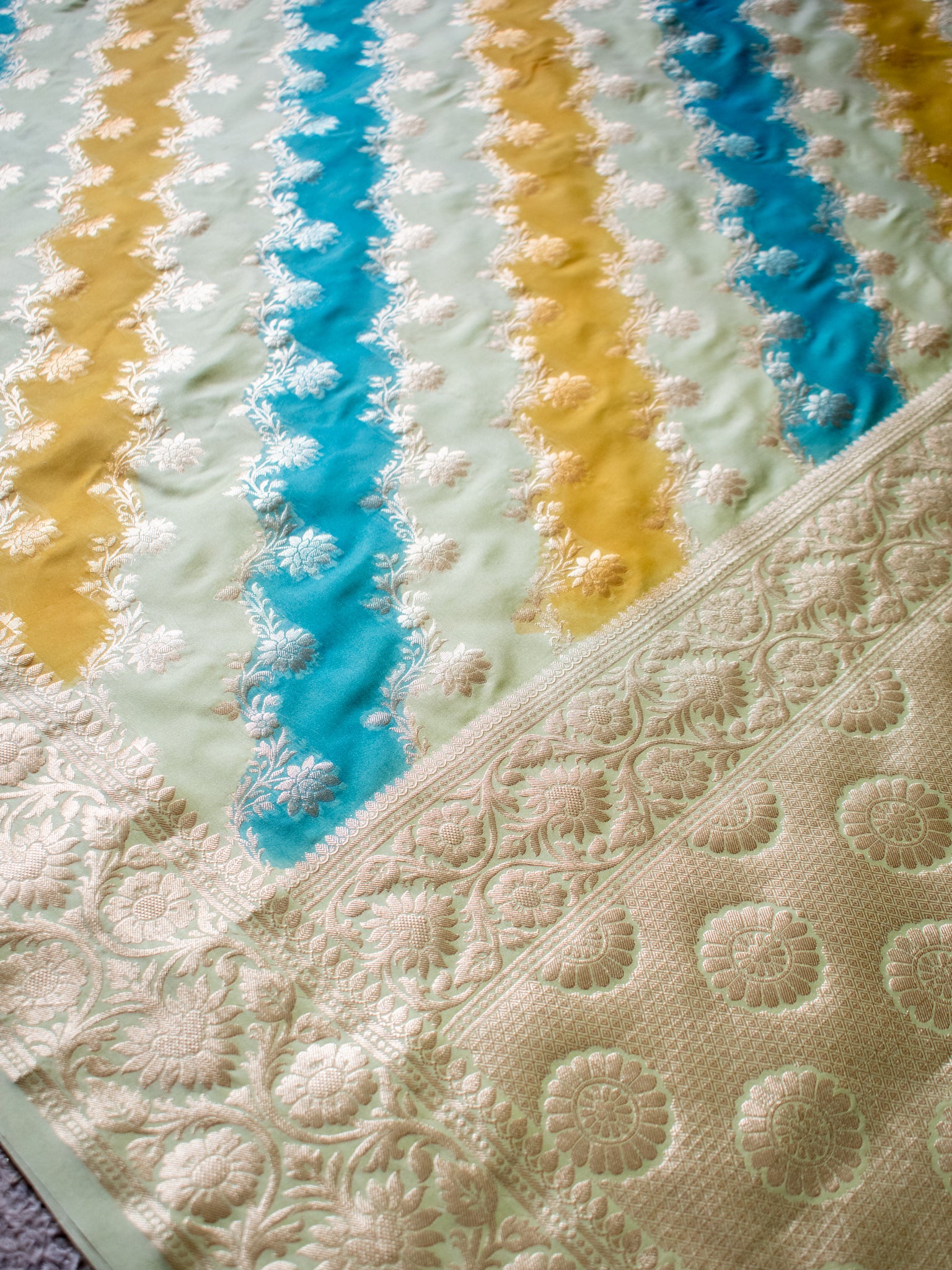 Banarasi Cotton Silk Saree With Zari Weaving & Border - Green