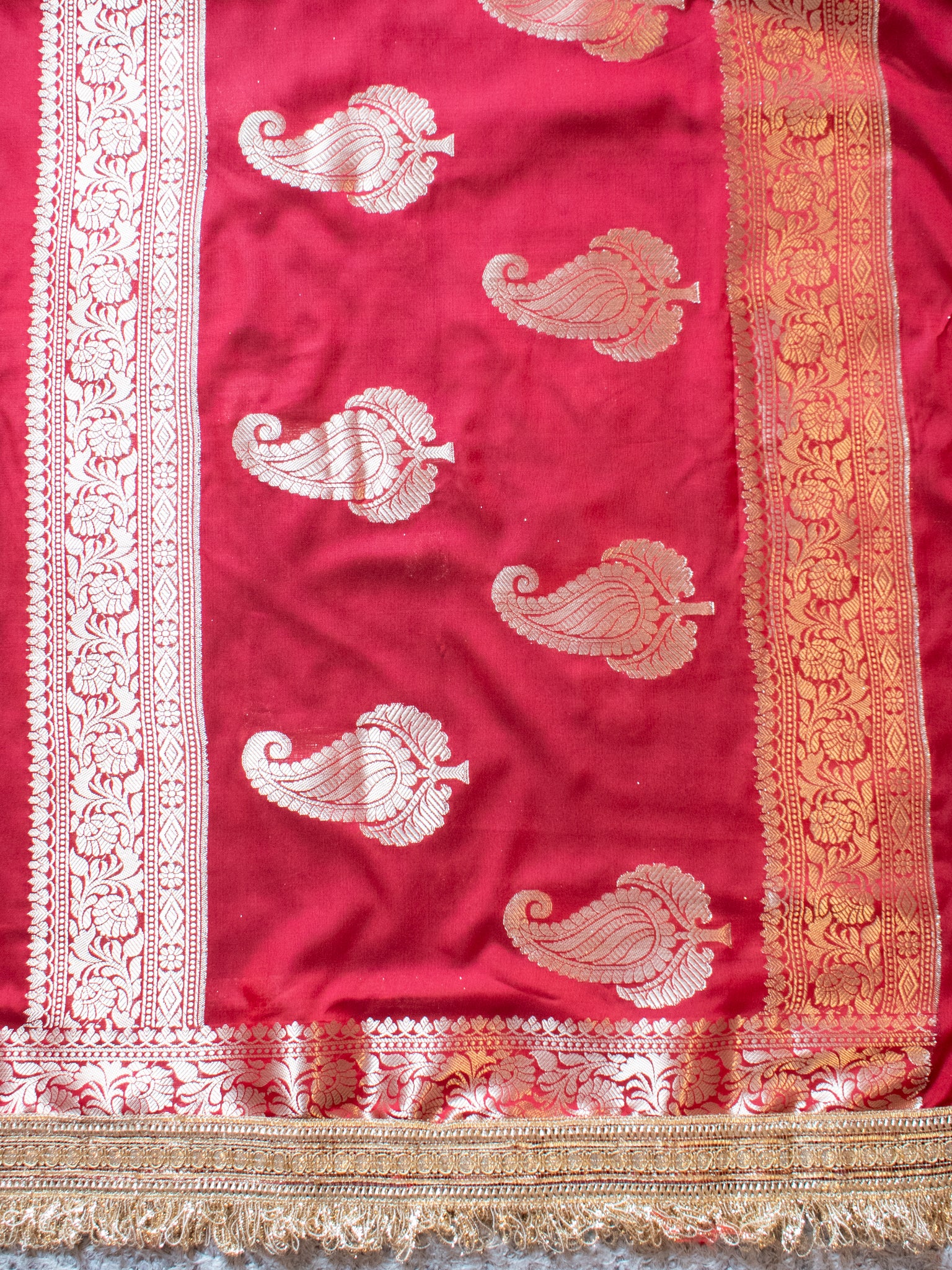 Banarasi Semi Silk Saree With Buti Zari Weaving & Lace  Border - Red