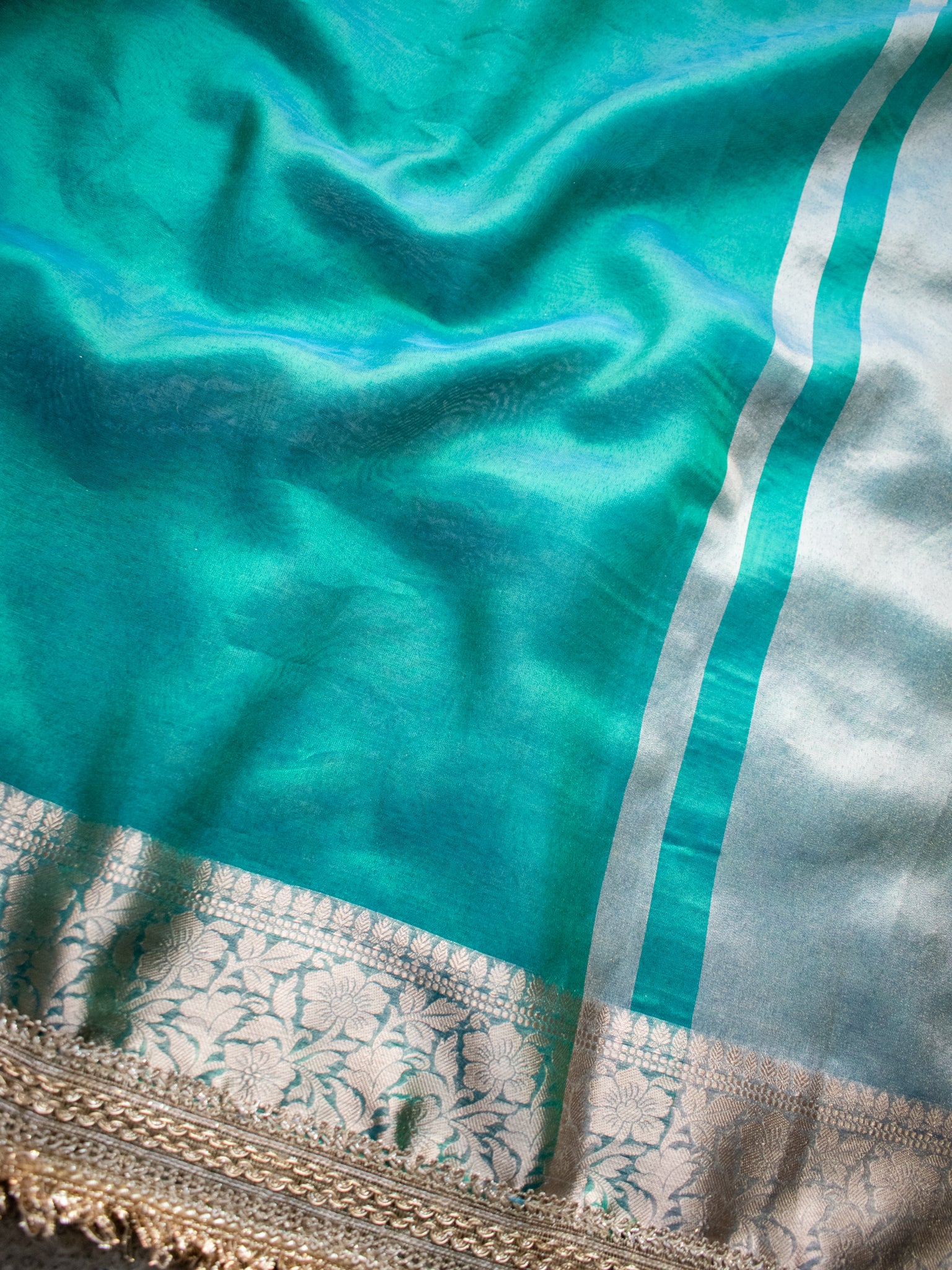 Banarasi Tissue Saree With Zari Weaving & Lace Border - Green