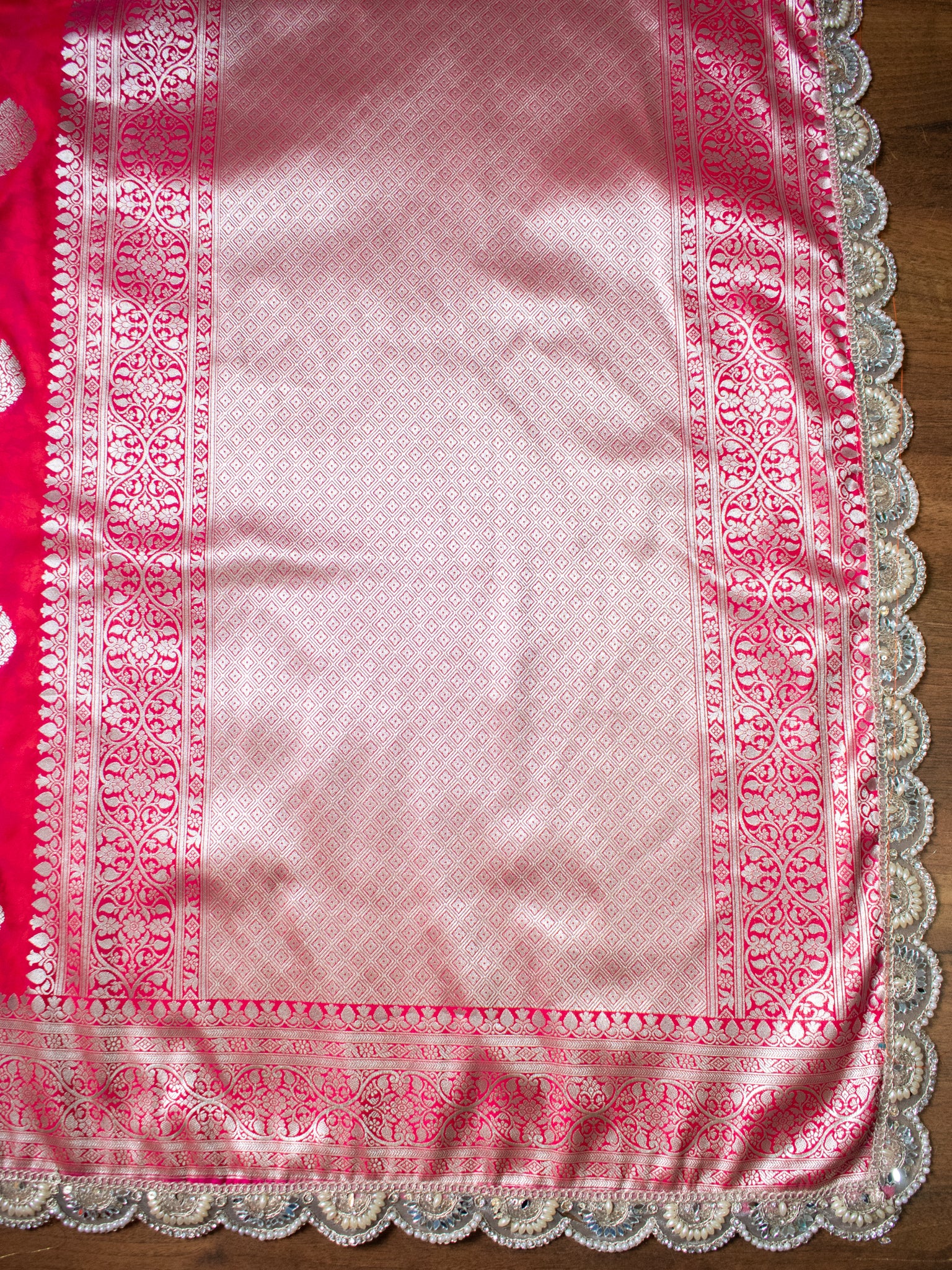 Banarasi Art Katan Silk Saree With Zari Buta Weaving & Tanchoi Weaving & Lace Border-Pink
