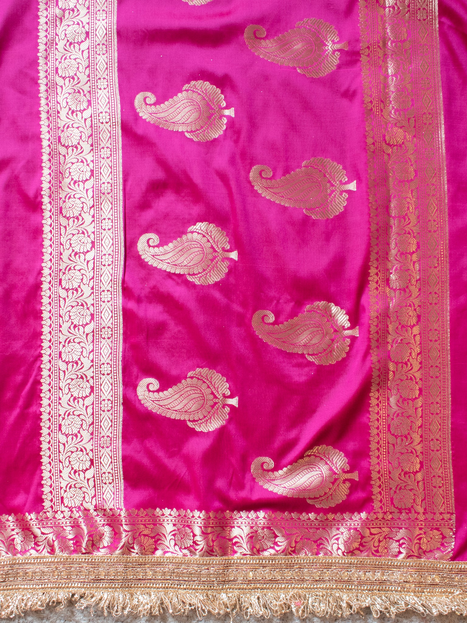 Banarasi Semi Silk Saree With Buti Zari Weaving & Lace  Border - Pink
