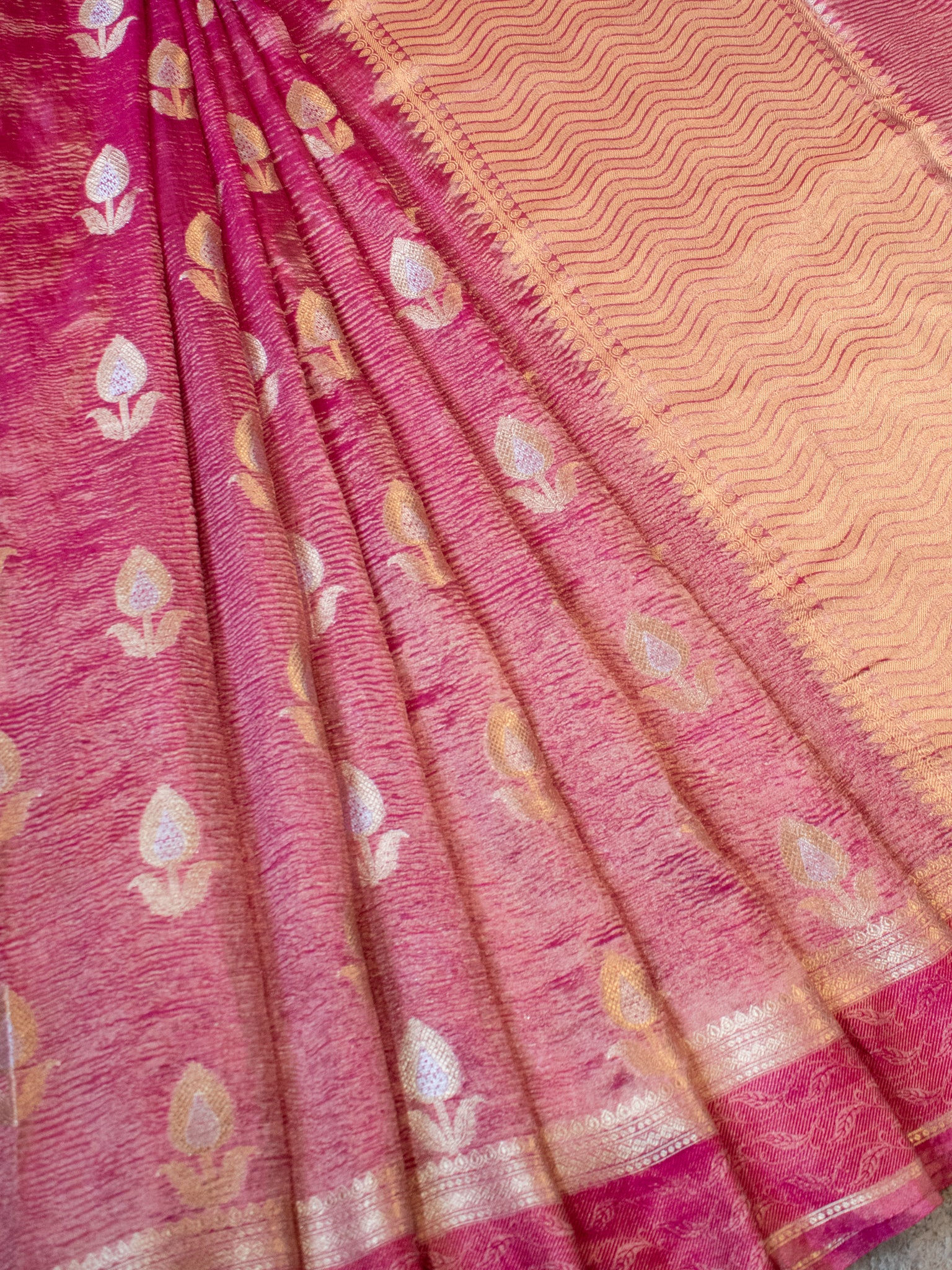 Banarasi Katan Crushed Tissue Saree With Border - Pink