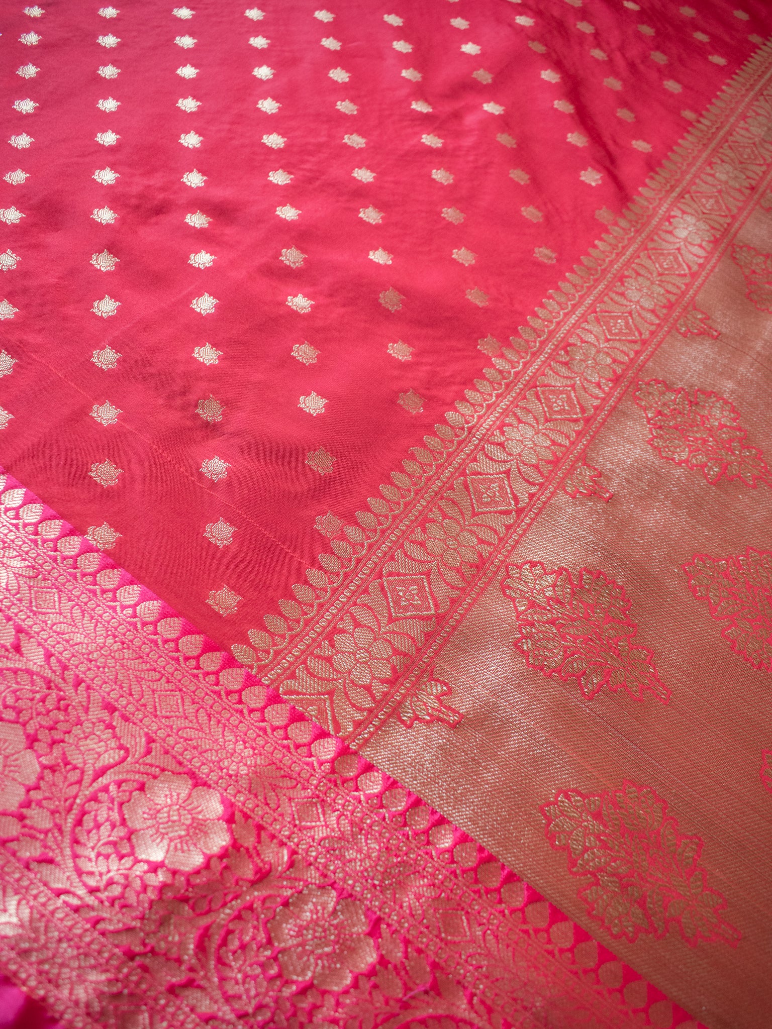 Banarasi Semi Silk Saree With Zari Buti Weaving & Border - Red
