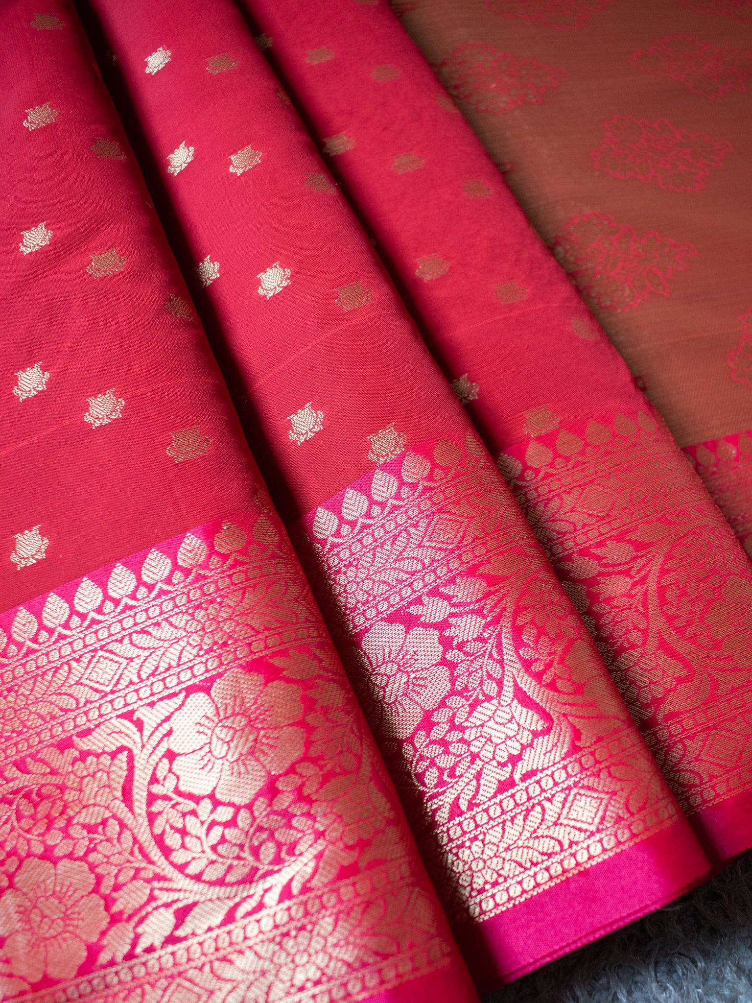 Banarasi Semi Silk Saree With Zari Buti Weaving & Border - Red